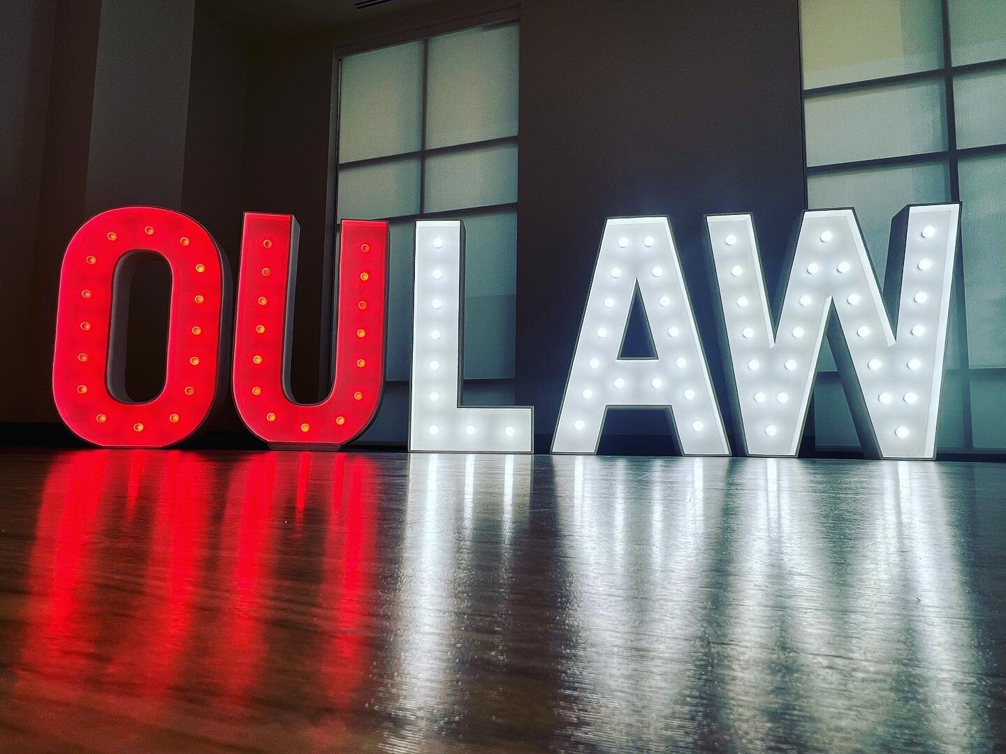 BOOMER! Thank you OULAW for having us out again! Our 5ft letters looked stunning at your banquet! 😍😍 

#oulaw #boomer #okcmarquee #okcmarqueeletters #okcmarqueerentals #booknow‼️