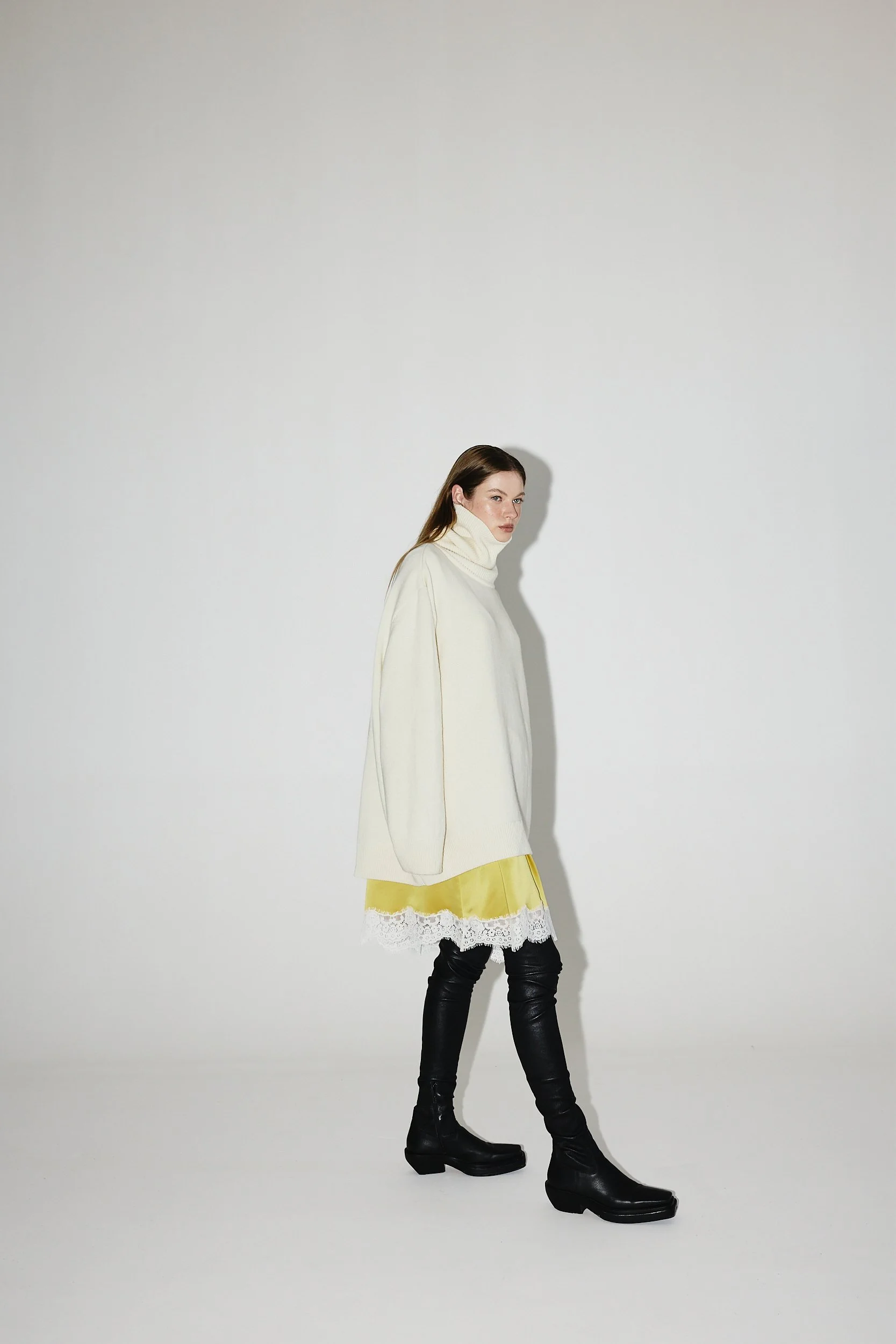 STUDIO CUT RESORT260202.jpg