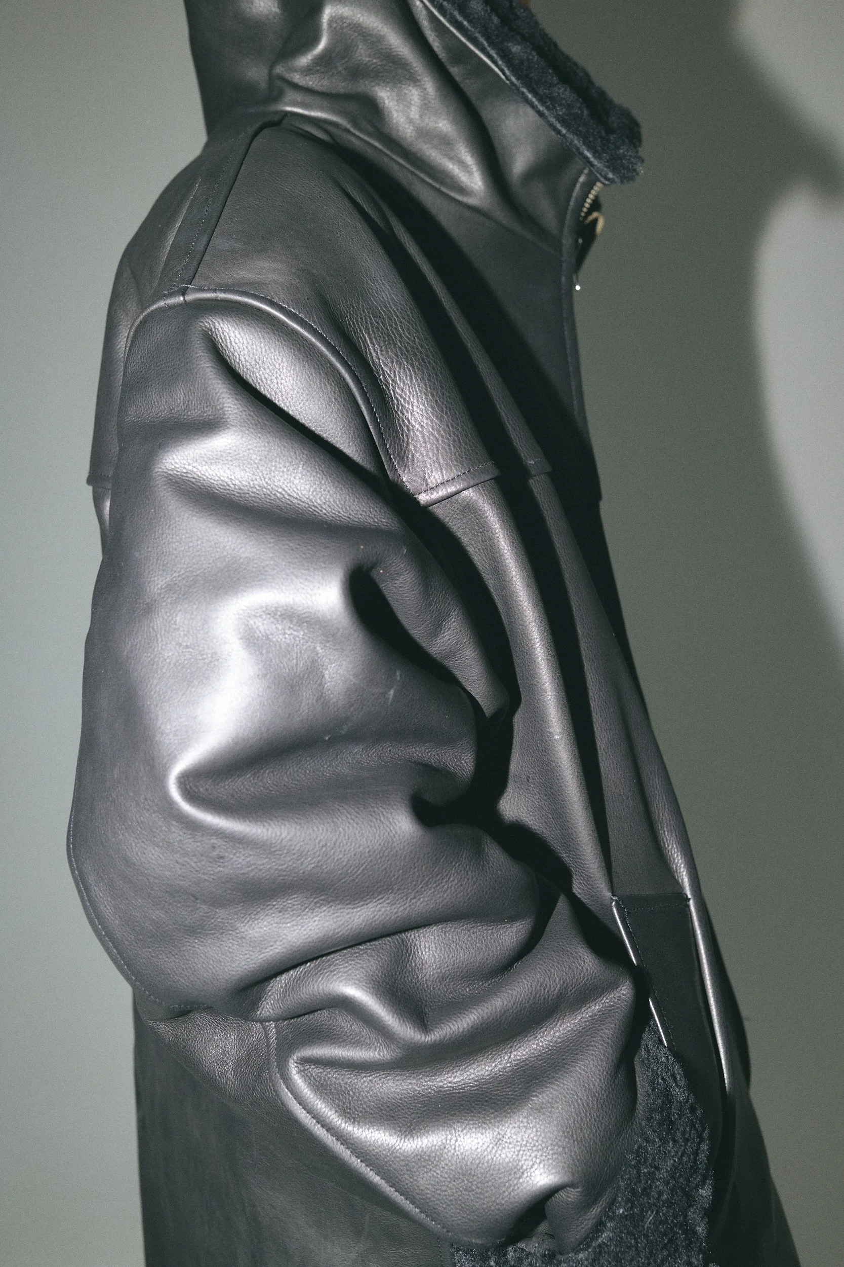 BLACK LEATHER/FUR COAT