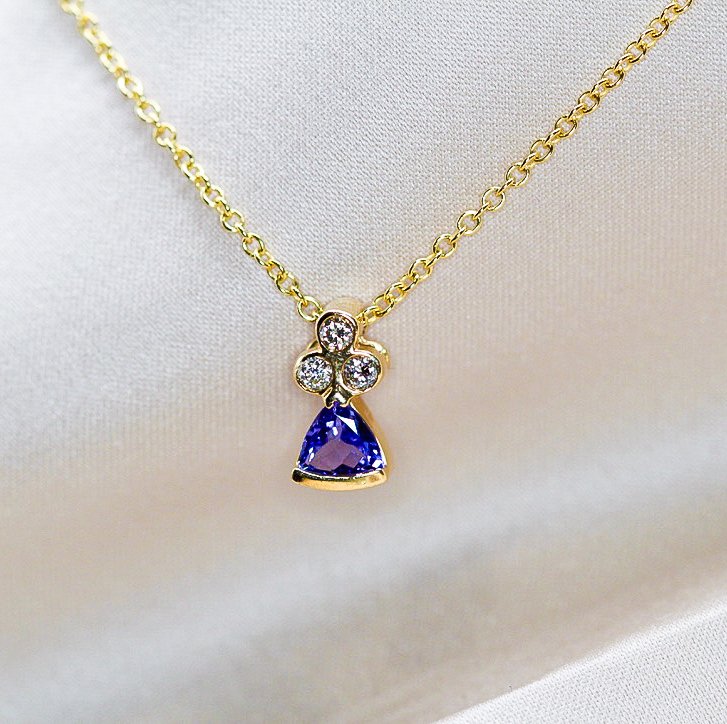 9ct Gold Tanzanite & Diamond Pendant