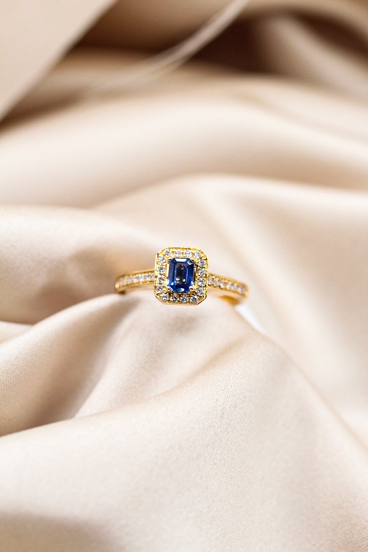 18ct Sapphire & Diamond Halo Ring