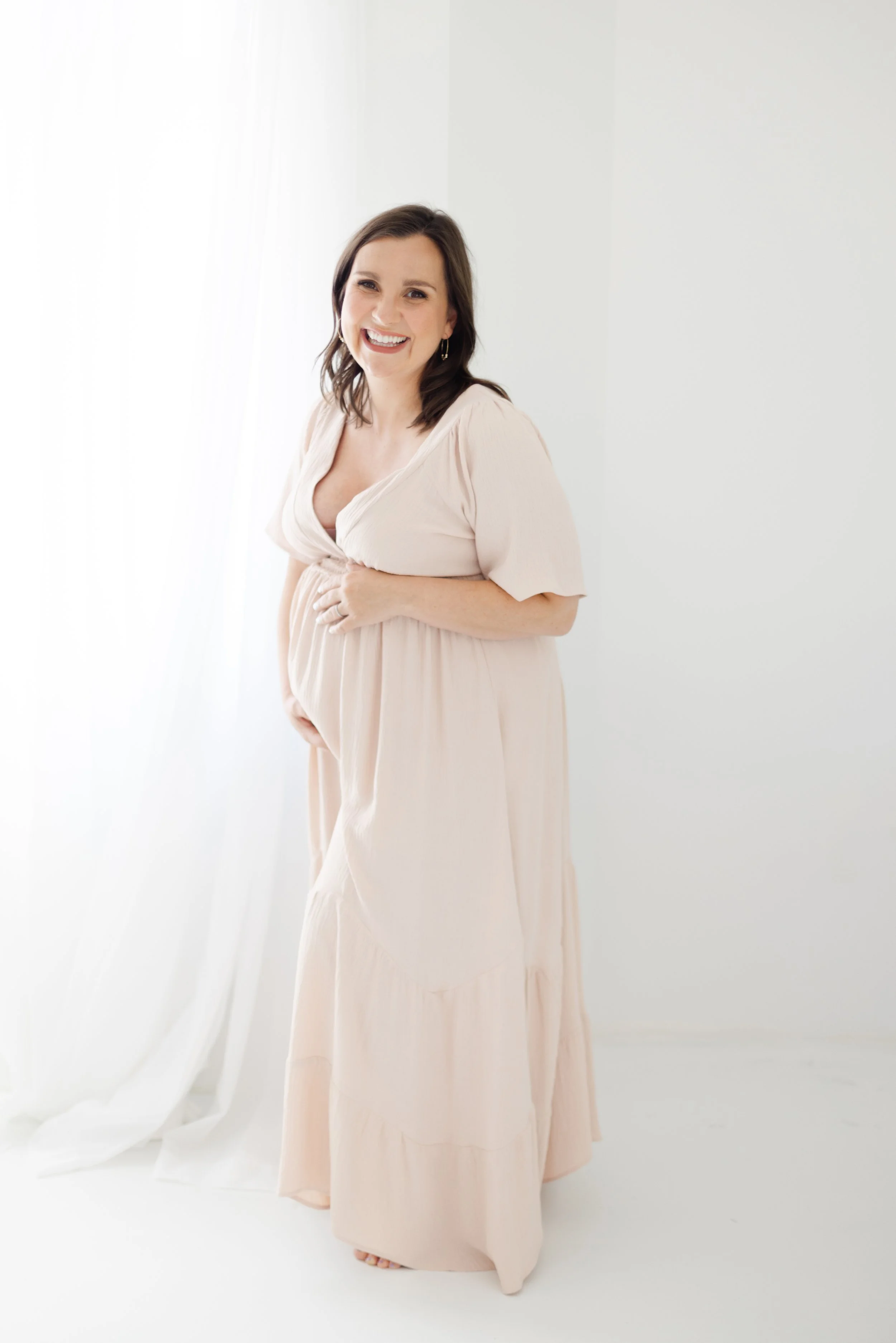 pregnant-mother-laughing.jpg