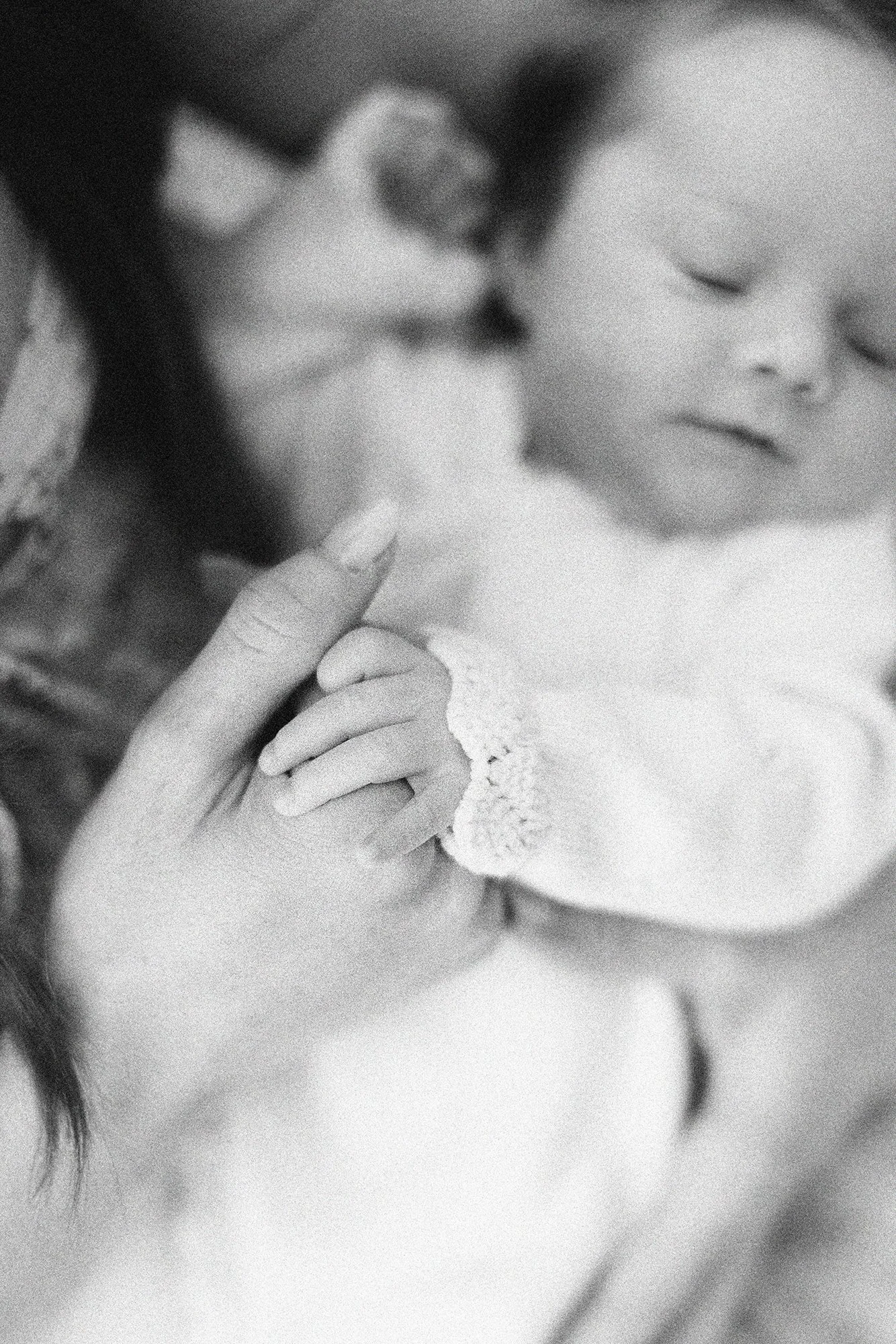 laura-esmond-newborn-denver-home-portraits.jpg
