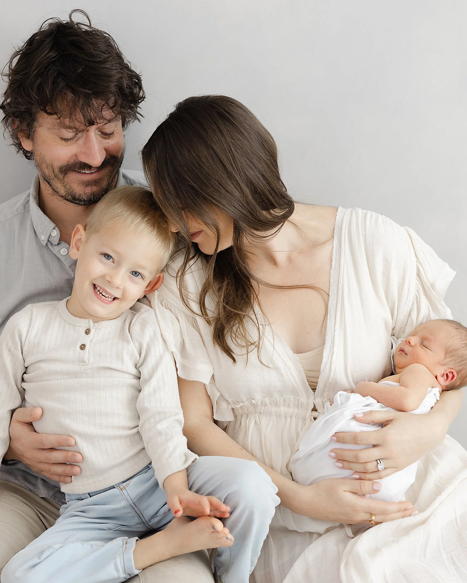 laura-esmond-portraits-denver-newborn-studio-family.jpg