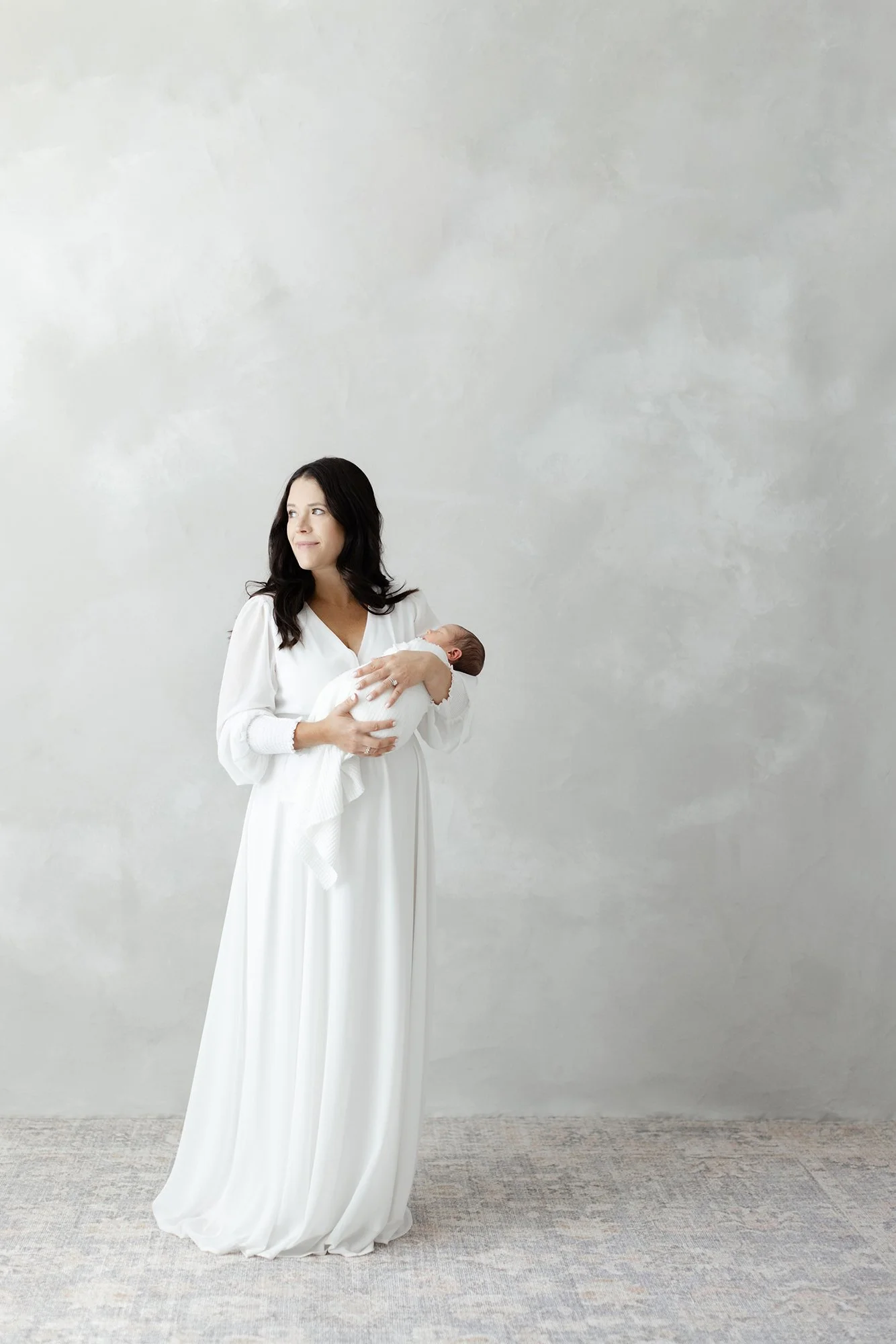 laura-esmond-mom-newborn-studio-denver-portraits.jpg