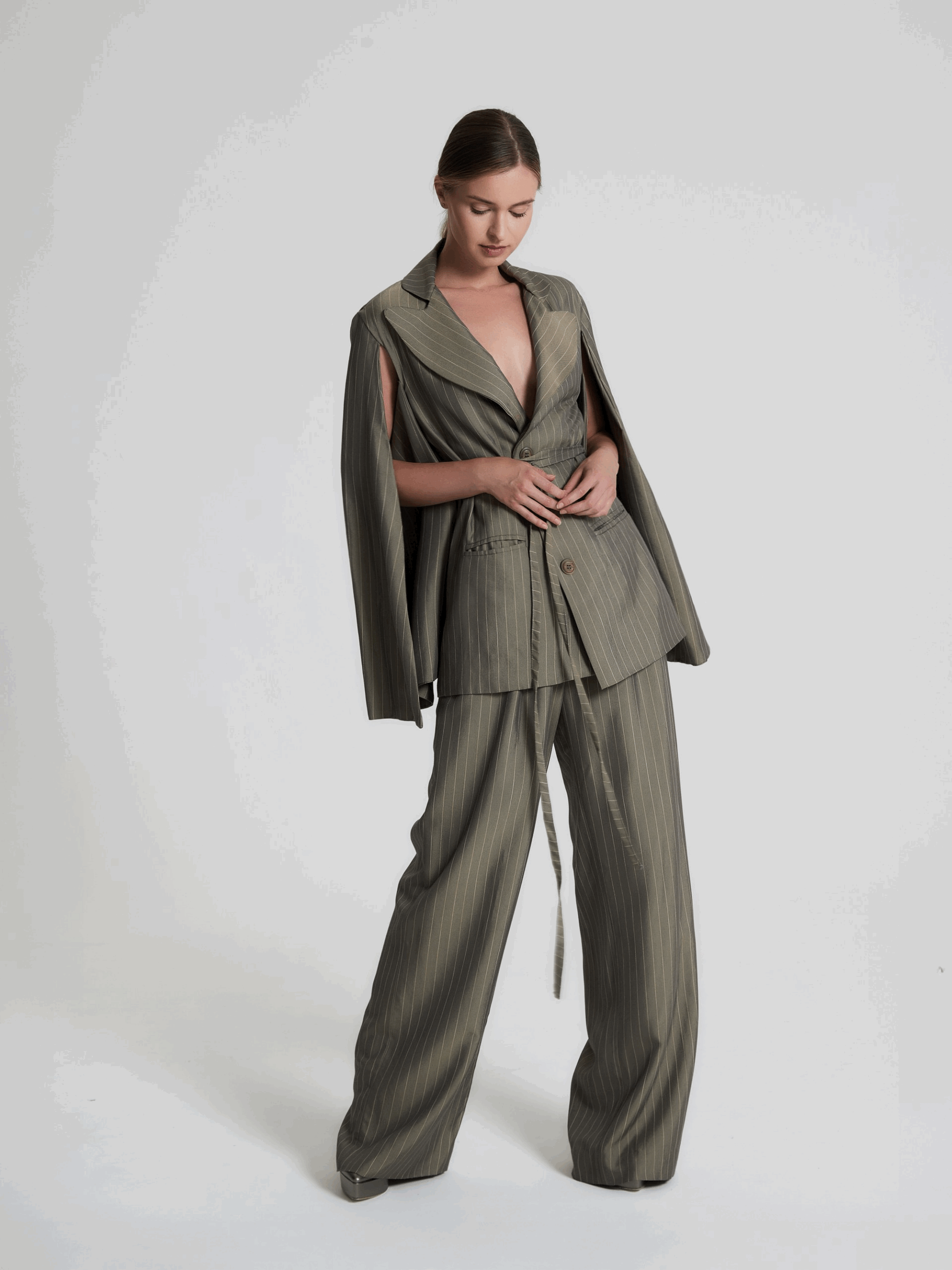 GREY-GOLD KOSTÝMOVÝ SET PRUHOVANÝ ( AW26)