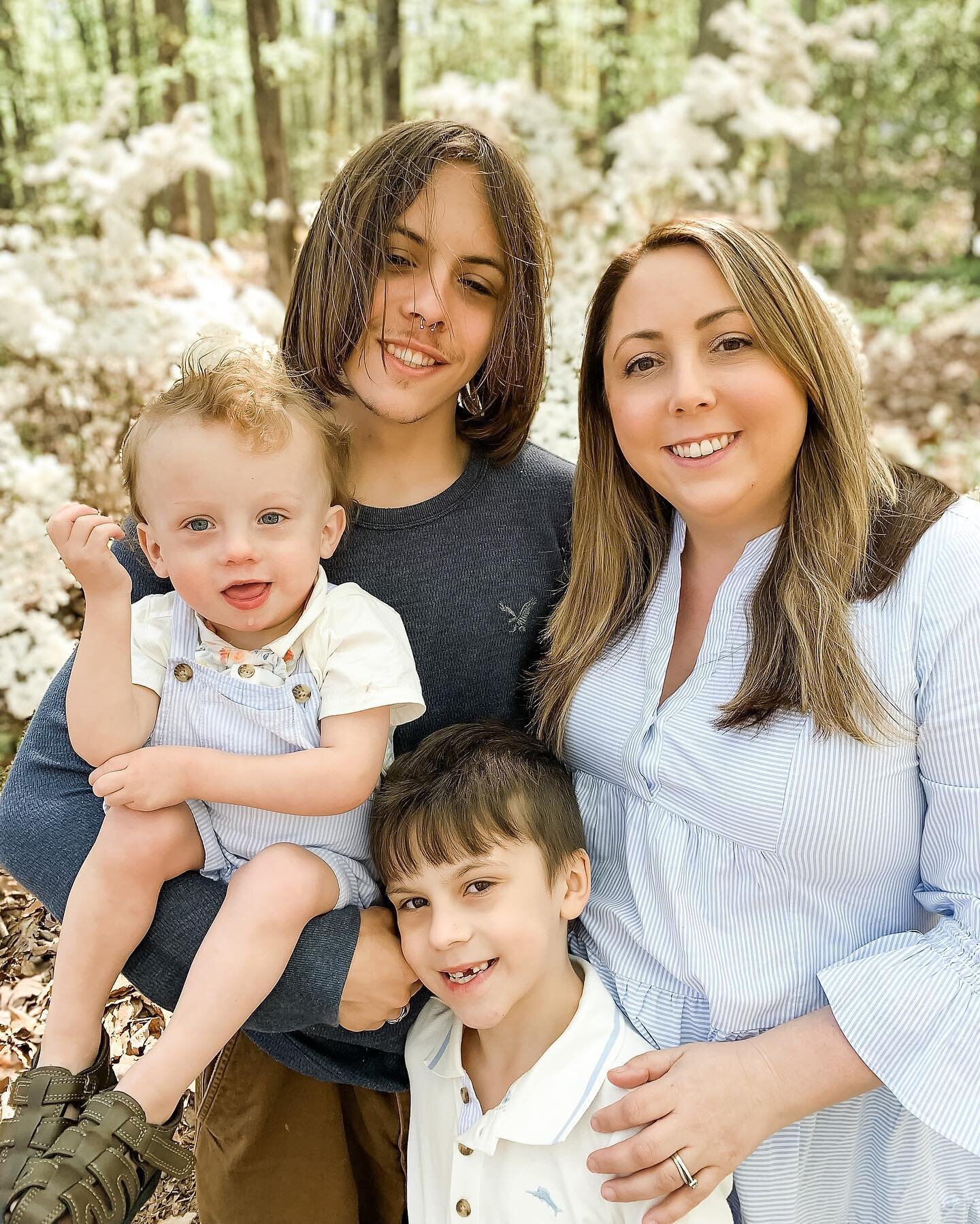 Mama and her boys. Happy Easter ✝️🙌 

#happyeaster #eastersunday #heisrisen #boymomclub #relatablemom