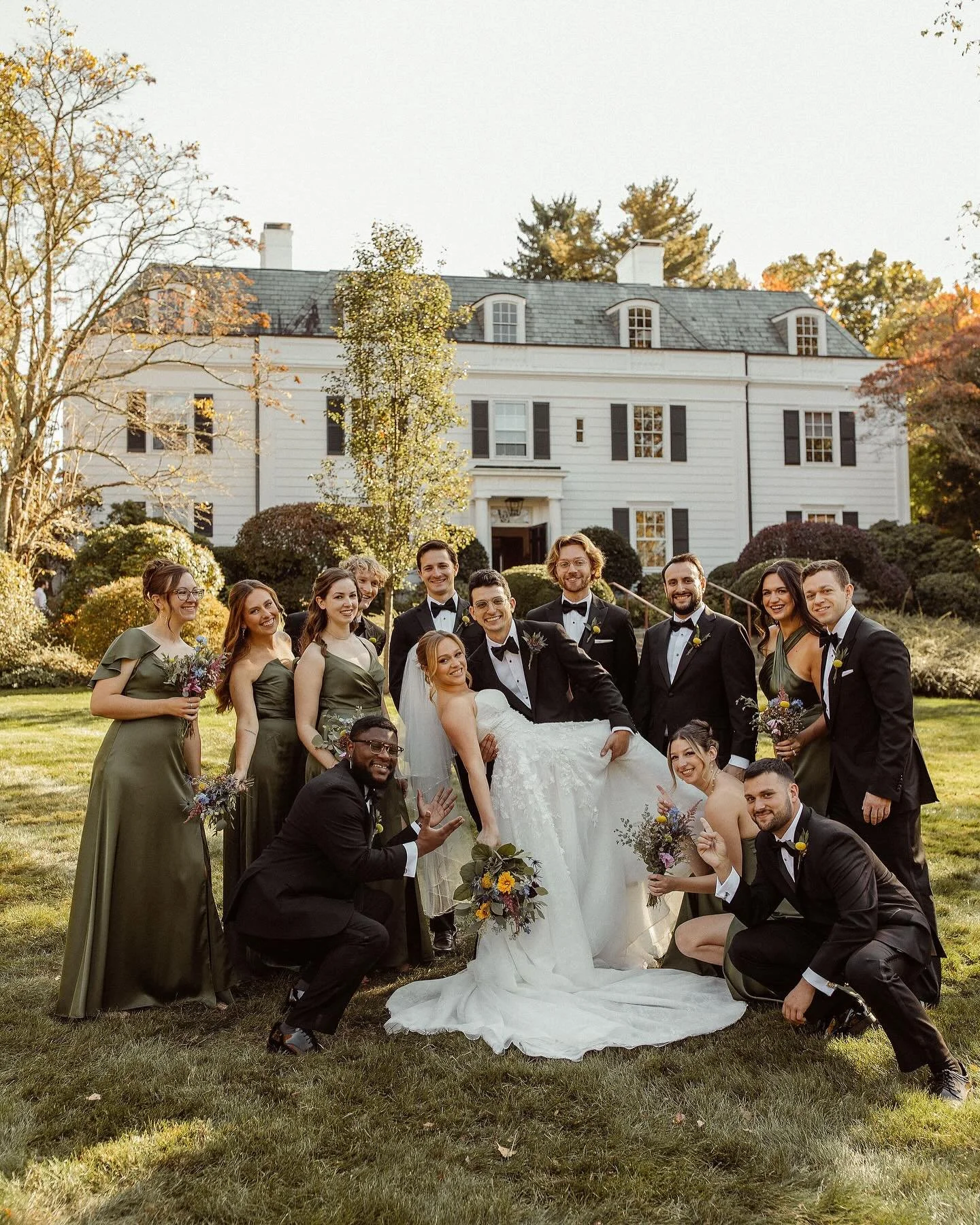 What does a wedding planner or coordinator love!? A kind couple, a fun wedding party, and lots of pretty + unique details! Oh, and an ice cream truck 🍦

Coordination: @hannahnewtonevents 
Venue: @dariendca 
Photography: @charmingimagery 
Catering: @