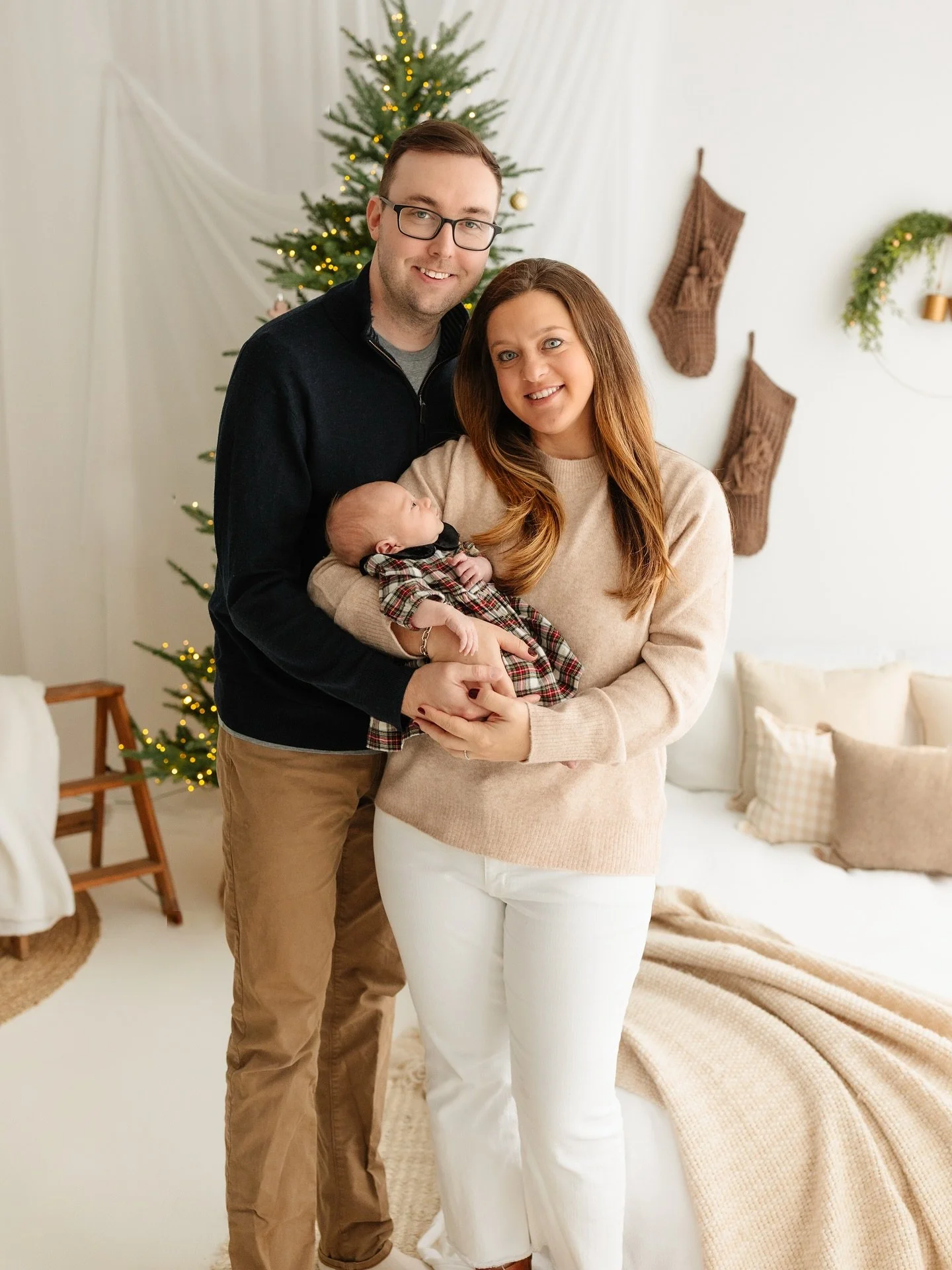 Merry Christmas and Happy Holidays from the @hannahnewtonevents team! Sending you love, light and joy this holiday season ✨✨✨

📸 @mayaraephotography