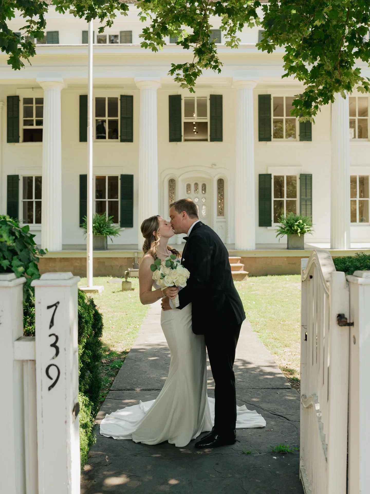 The sun hit just right on this gorgeous August day for Breanna &amp; Ryan, which was perfect considering the bride&rsquo;s walk down the aisle was to &ldquo;Daylight.&rdquo; ⛅️ A simple, yet refined Connecticut wedding with the sweetest personal touc