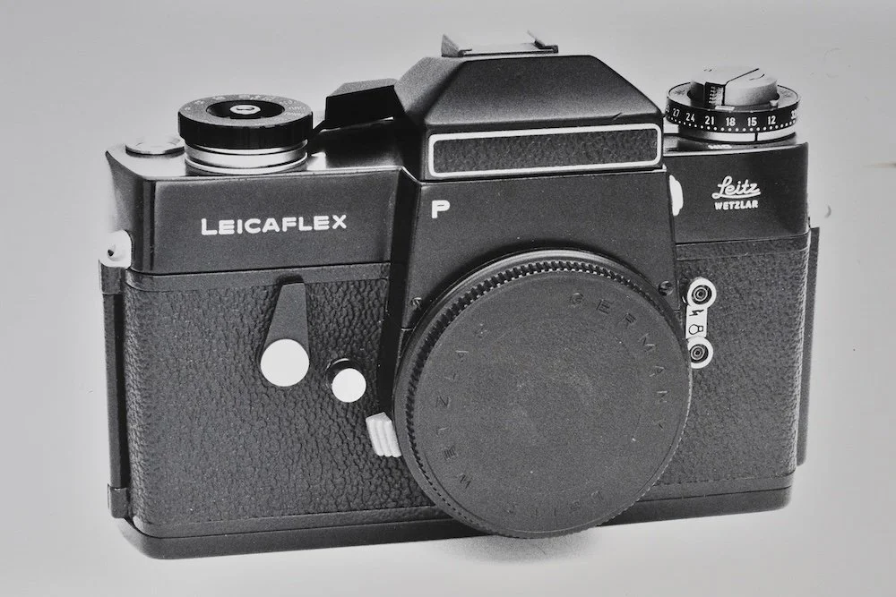 Black Leicaflex P prototype with interchangeable prism. Note squared off body contours.JPG