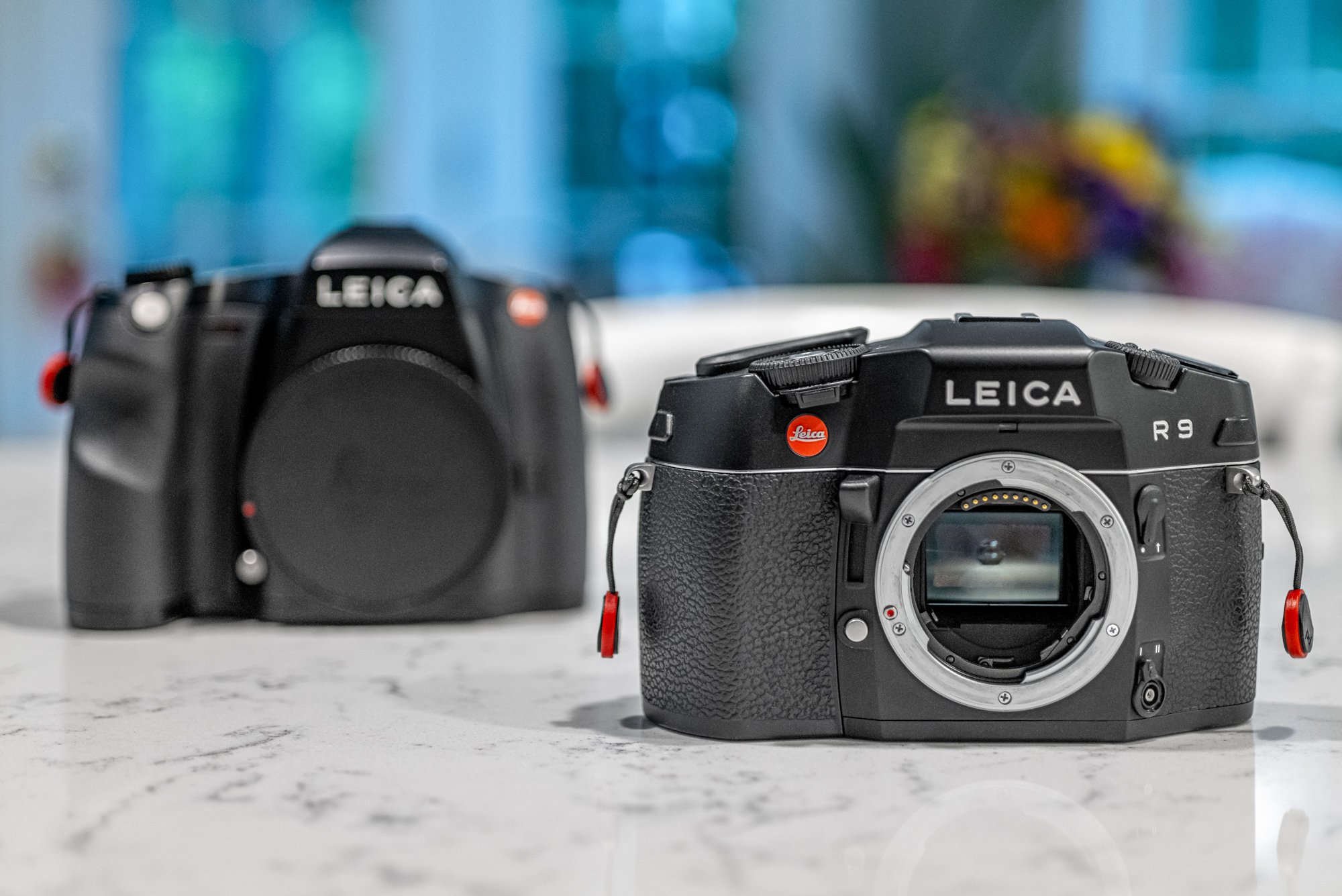 THE EVOLUTION OF THE LEICA R8 R9 TO THE LEICA S — LSI THE EVOLUTION OF THE LEICA R8 R9 TO THE LEICA S — LSI