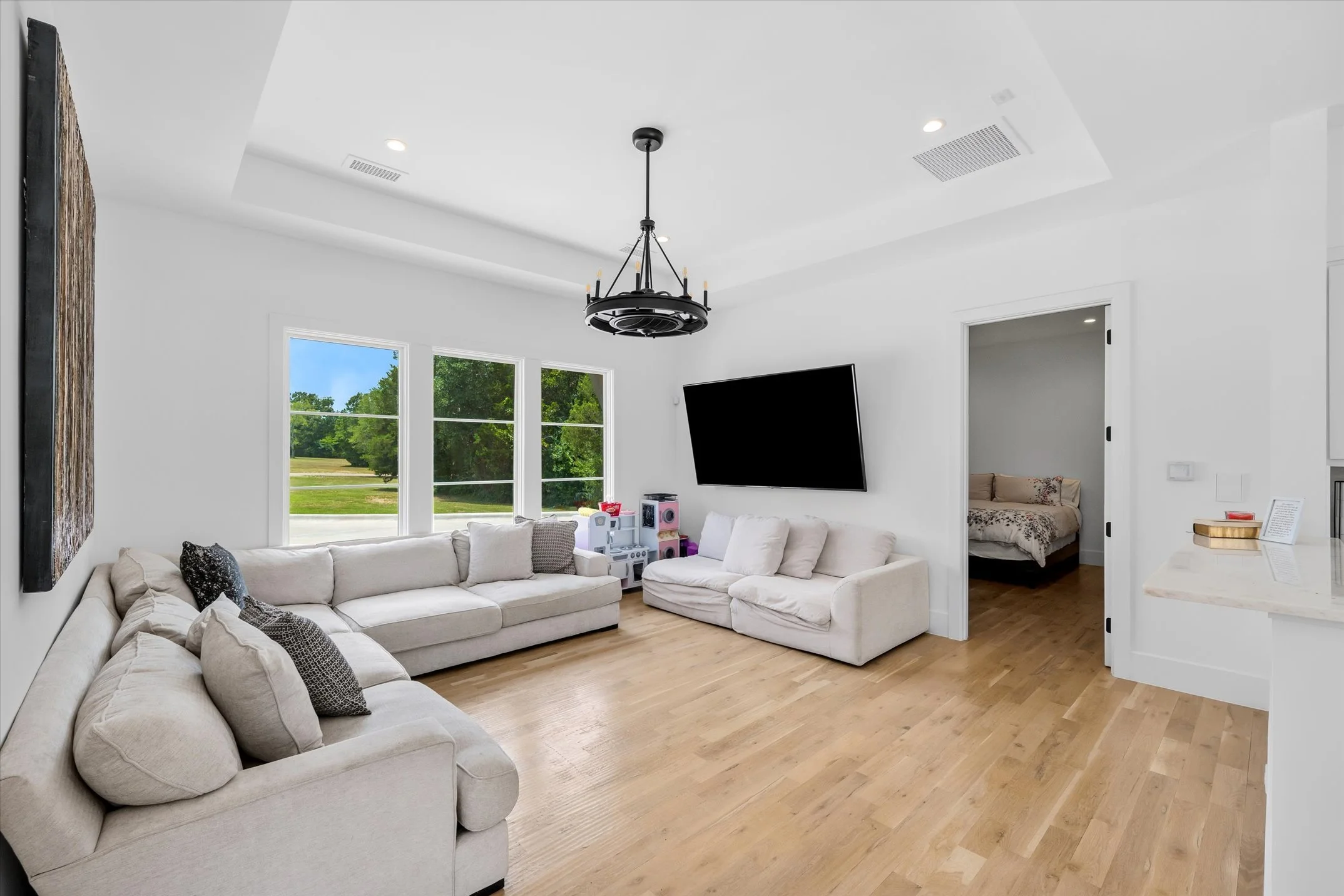 133-12365 FM 859 Edgewood guest house-10.jpg