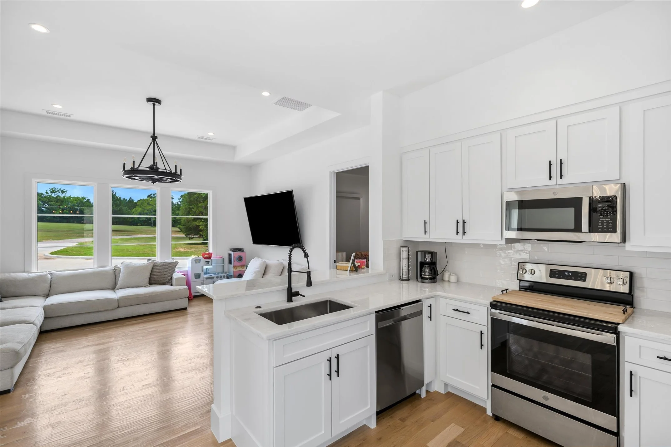 135-12365 FM 859 Edgewood guest house-12.jpg