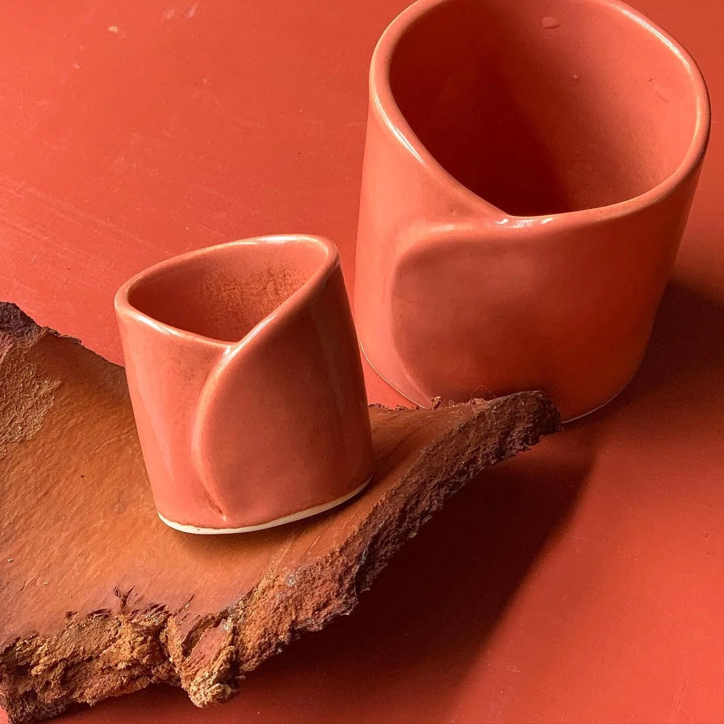 Big hug little hug ❤️ 
.
.
#cups #handbuiltpottery #slabbuilt #madewithlove #handmade