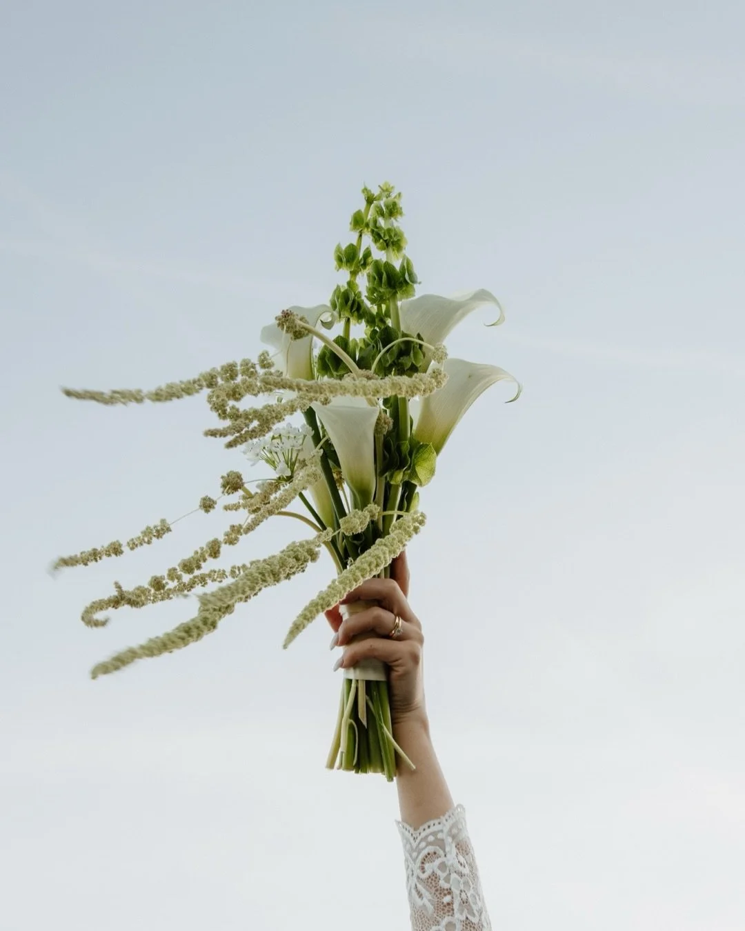N&amp;F 🤍 
Nadherny priestor a vyzdoba @terraparna 
Saty @weddingavenue.sk 
Foto @wixana 
Oblek @justin_paukin 
Video @lukasjana.studio 
Dj @mrkrto 

#photographer #weddingphotographers #svadobnafotografka