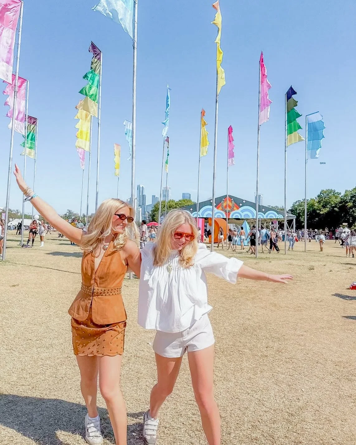 Here&rsquo;s to the incredible Chi Omega duos who prove that good things DO come in pairs! Tag your other half 🫂