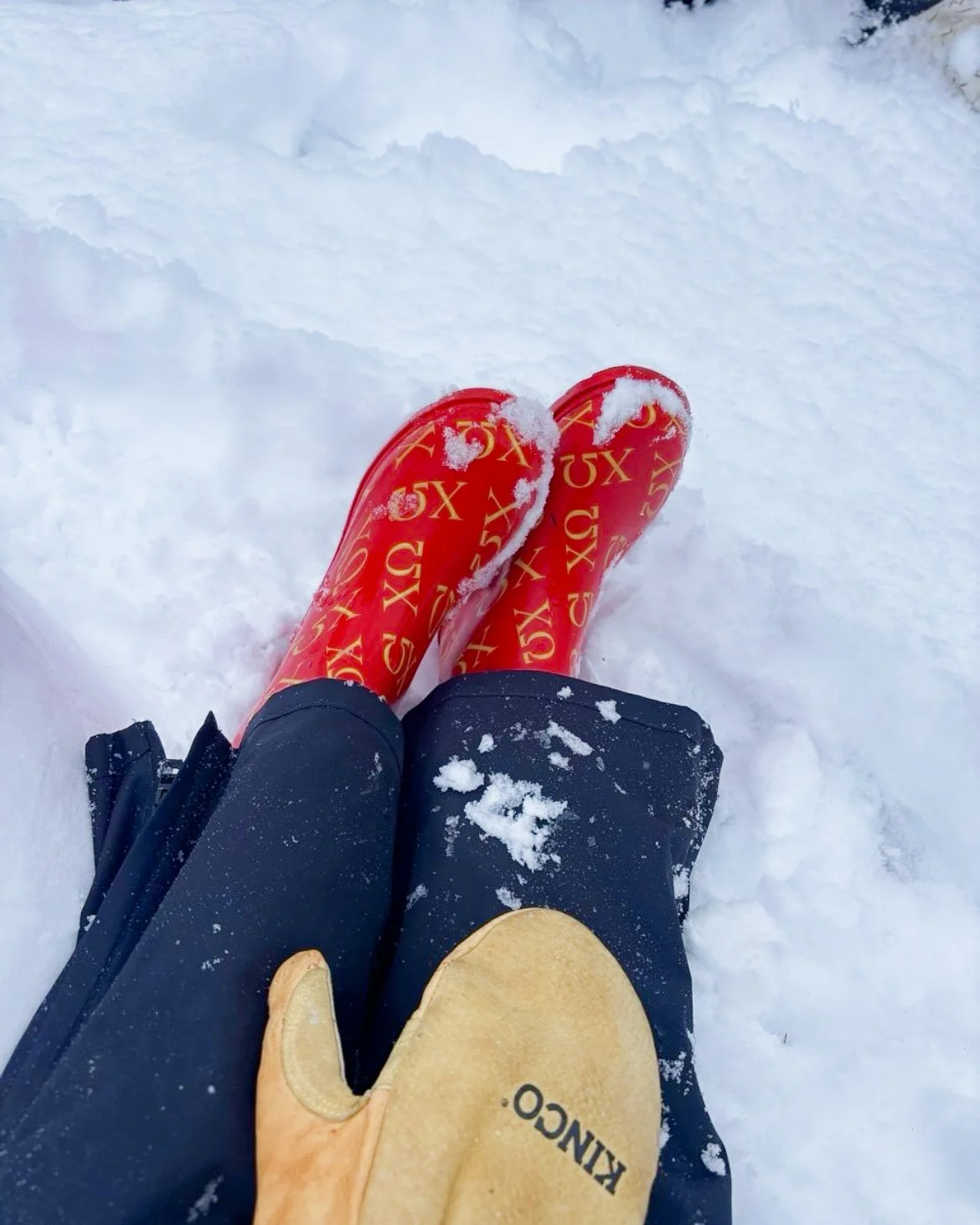 Today may be the first day of winter, but we've already started playing in the snow! Tag a Sister you love sharing this season with ☃️