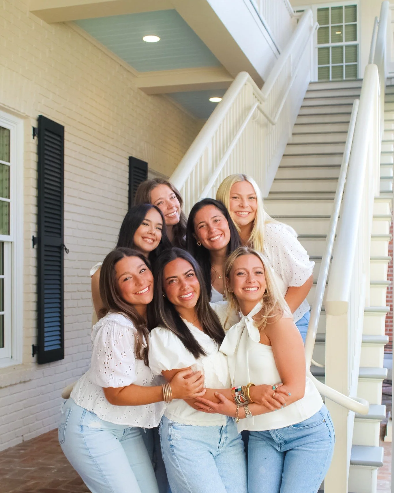 Ever wondered what Chi Omega is like on other campuses? 💫 Flip to pages 16-19 in the latest Eleusis to explore stories from a few of our amazing chapters and see our Sisterhood in action! 💌 Click the link in our bio to read the latest issue!