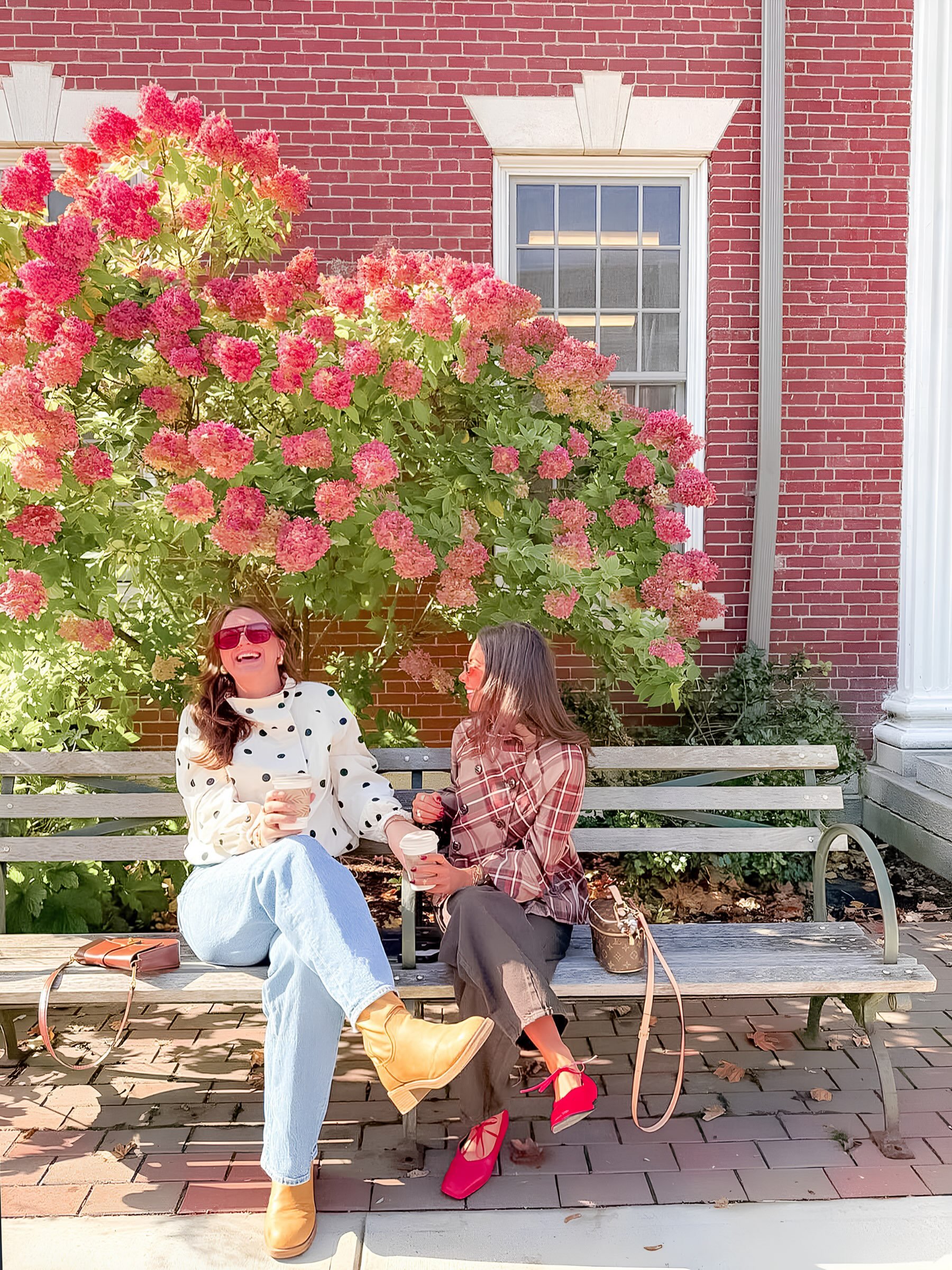 Time for your mid-semester check-in, Chi Omegas! Grab a Sister and head to the library. Midterms are bette with a Sister at your side! 📚🫂