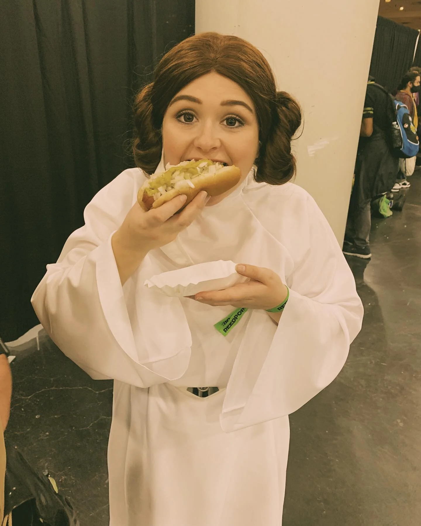 &ldquo;May the 4th be with you&rdquo;
&ldquo;And also with you&rdquo;
🙏🏻👼🏻🌭