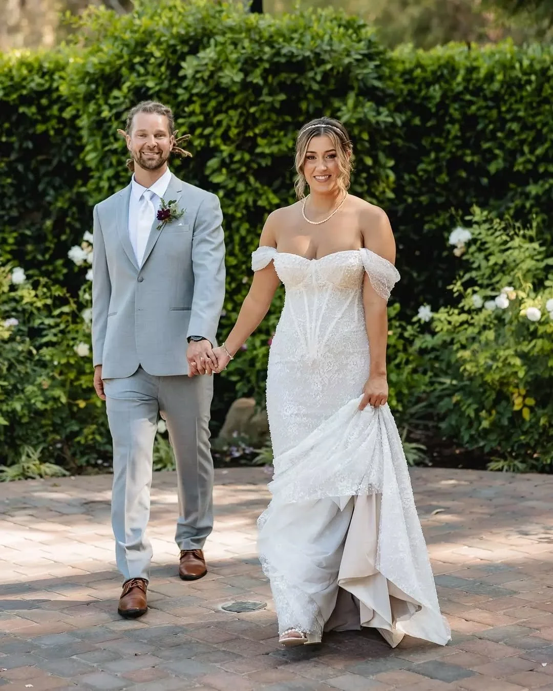 Megan + Paul
@heltzelpl @megcheltzel
.
.
.
Planner: @at.event.weddings
Venue: @walnutgroveweddings
Catering: @commandperformancecatering
Bar: @brickandbrassbar
DJ: @rocksolid_events
Photography/Videography: @shorelineweddings
Florist: @2flowergirlz
C