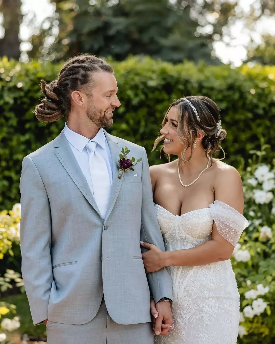 Megan + Paul
@heltzelpl @megcheltzel
.
.
.
Planner: @at.event.weddings
Venue: @walnutgroveweddings
Catering: @commandperformancecatering
Bar: @brickandbrassbar
DJ: @rocksolid_events
Photography/Videography: @shorelineweddings
Florist: @2flowergirlz
C