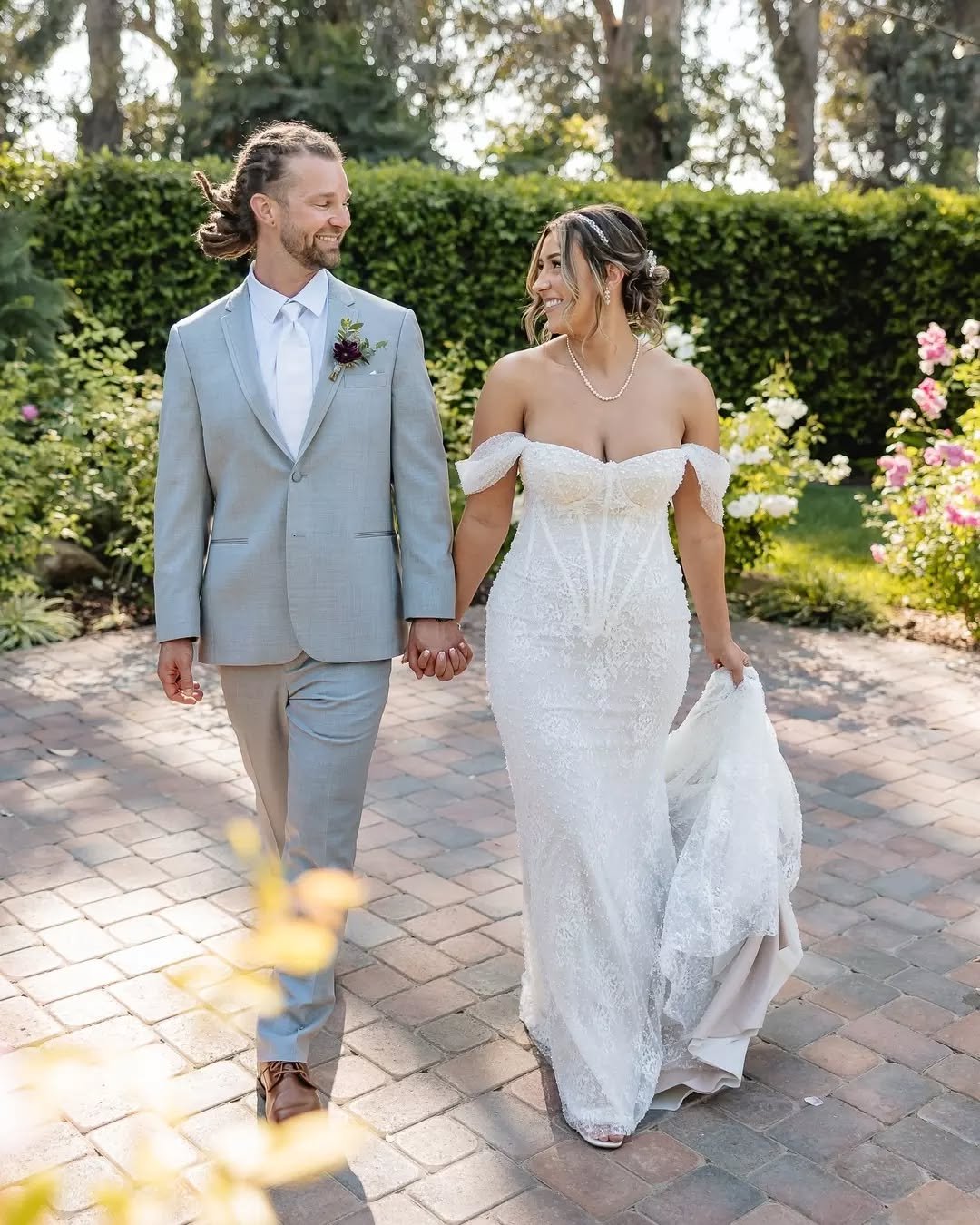 Megan + Paul
@heltzelpl @megcheltzel
.
.
.
Planner: @at.event.weddings
Venue: @walnutgroveweddings
Catering: @commandperformancecatering
Bar: @brickandbrassbar
DJ: @rocksolid_events
Photography/Videography: @shorelineweddings
Florist: @2flowergirlz
C