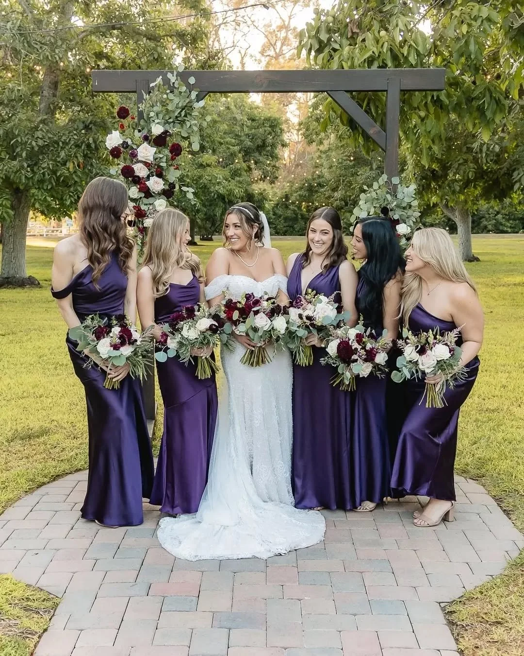 Megan and the Girls.
@heltzelpl @megcheltzel
.
.
.

Planner: @at.event.weddings
Venue: @walnutgroveweddings
Catering: @commandperformancecatering
Bar: @brickandbrassbar
DJ: @rocksolid_events
Photography/Videography: @shorelineweddings
Florist: @2flow