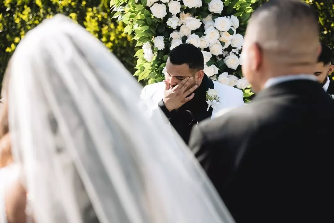 When he sees her coming down the aisle&nbsp;
@desireebreann_ @hectordelizalde
.
.
Planner &amp; Decor: @chapalasparty
DJ: @monarch_event_services
Hair: @makeup_by.lorena_
Makeup: @beautyxsami, @madisonvailmakeup
Cake: @beverlysbakery
Dress: @bridalel