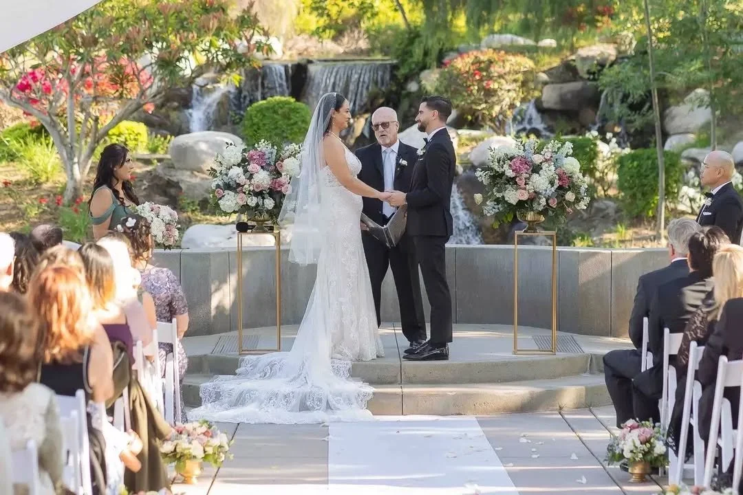 Such a gorgeous backdrop for Tarra and Ryan to say " I Do"
@tarrabobarra @ryan_cad
.
.
.
Ceremony Venue: @coyotehillsgcevents
Wedding Planner: @ownthedayevents
Florist: @jennybfloraldesign
Videographer: @shorelineweddings
DJ/Entertainment: 