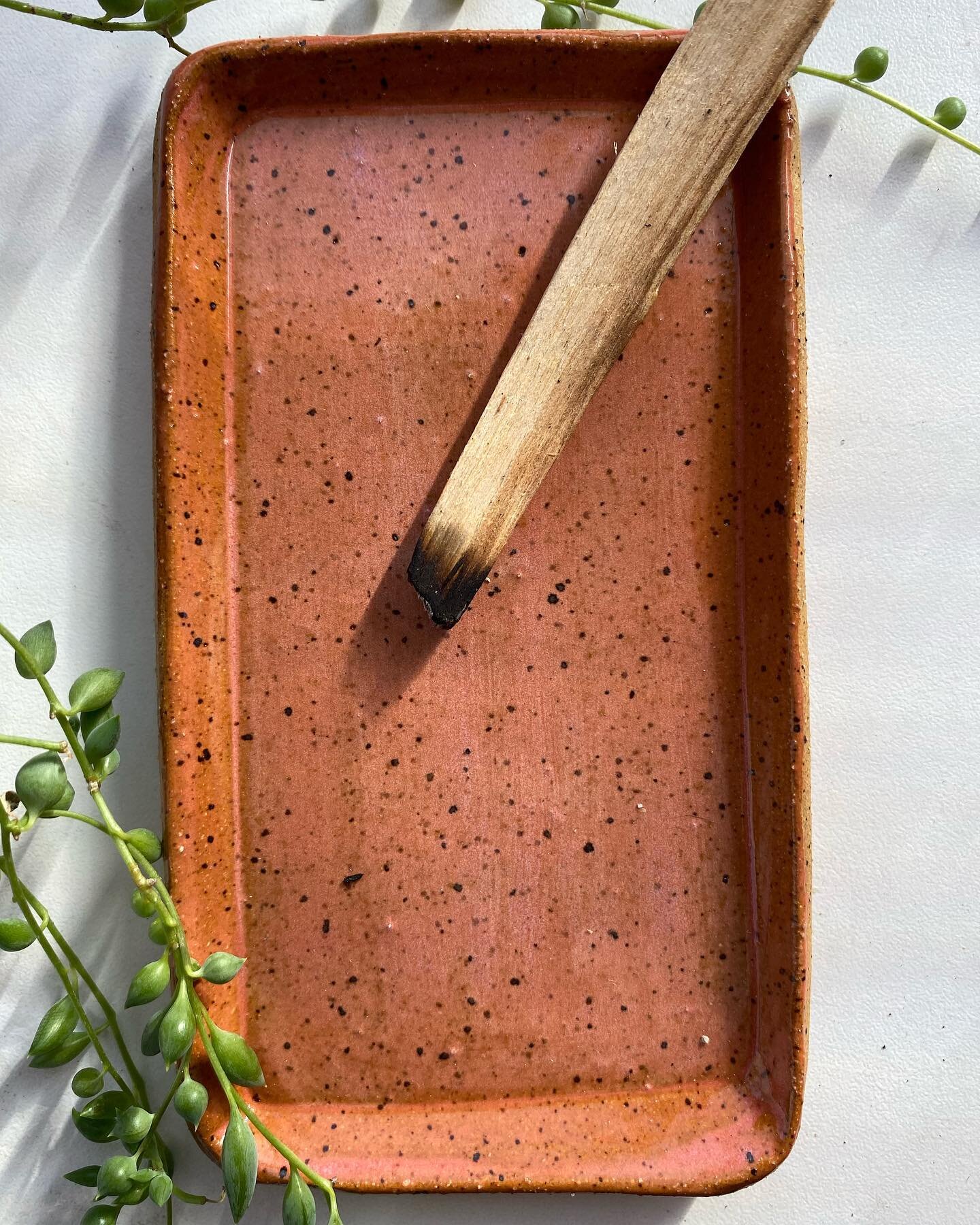 Catch-all speckle tray now available in 2 colors in the shop ✨ link in bio!