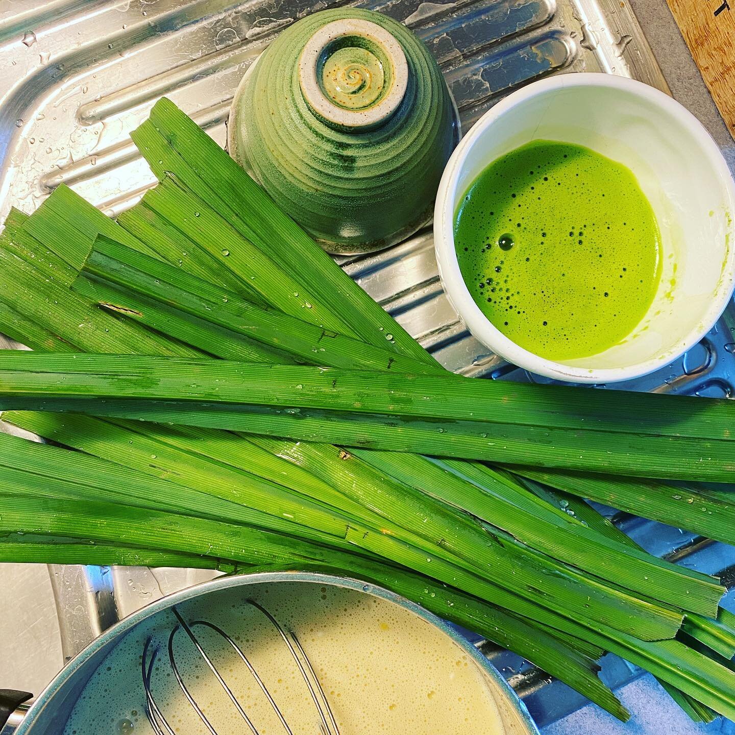 Dessert of the season: Pandan leaves Nonya Kueh 🌱 DM us for recipe 💚