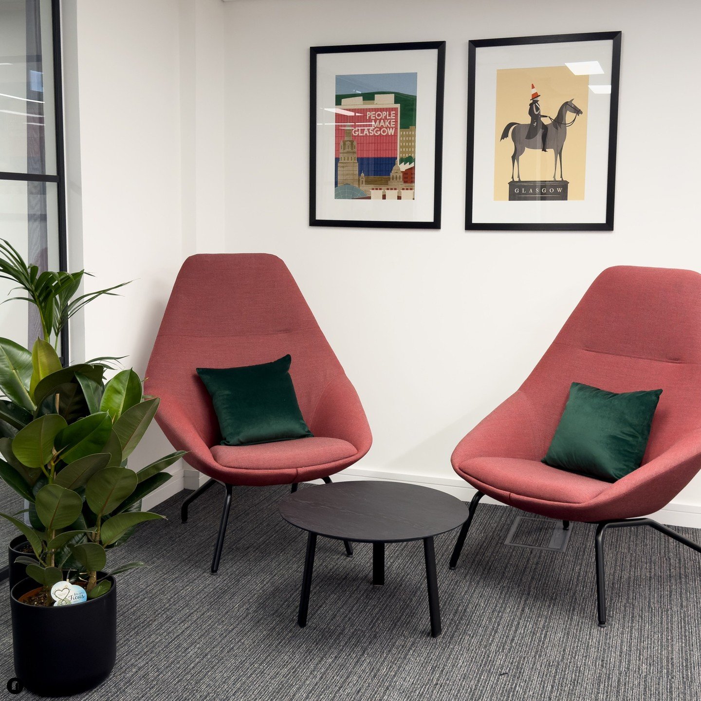 On West George Street, Glasgow, Arch Interiors dressed up the recently renovated office spaces.

🖼️ We've filled the space with beautiful art from local artists, bringing the essence of Glasgow's culture to the walls. Our careful selection extends t
