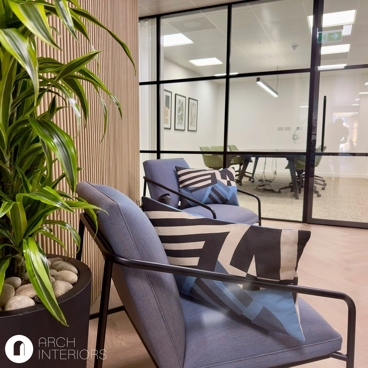 Cosy &amp; personal - office space today.

Offices don&rsquo;t have to feel cold. I love creating spaces that bring comfort, softness, and a sense of &ldquo;home&rdquo; into the workday.

✨ Let's start someting great ✨

#glasgow #glasgowinteriors #gl