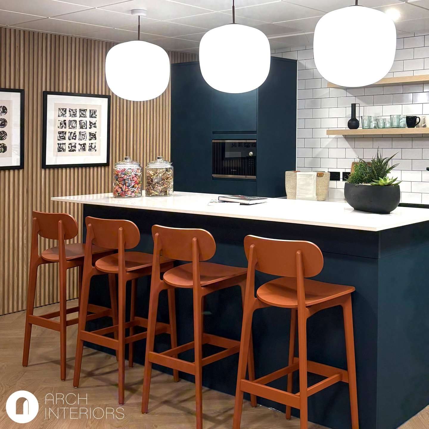 Creating office spaces that feel like home - warm, calm, and inviting.

Offices don&rsquo;t have to feel cold - I love creating spaces that bring softness, calm, and a homely vibe into the workday. 
Because when a workspace feels comfortable, it beco