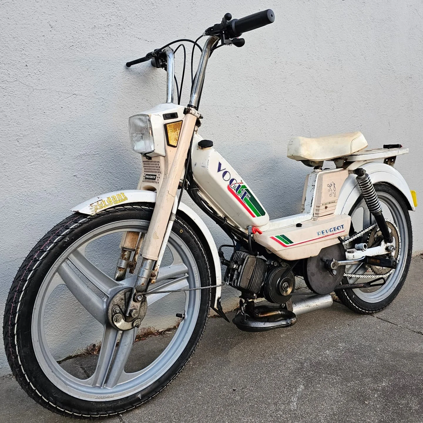 1988 Peugeot Vogue 

825 obo

Starts easily and runs great

#peugeot #vogue #nomadmopeds #pedal #twostroke #vintage #sacramento #california #dellorto #polini #french