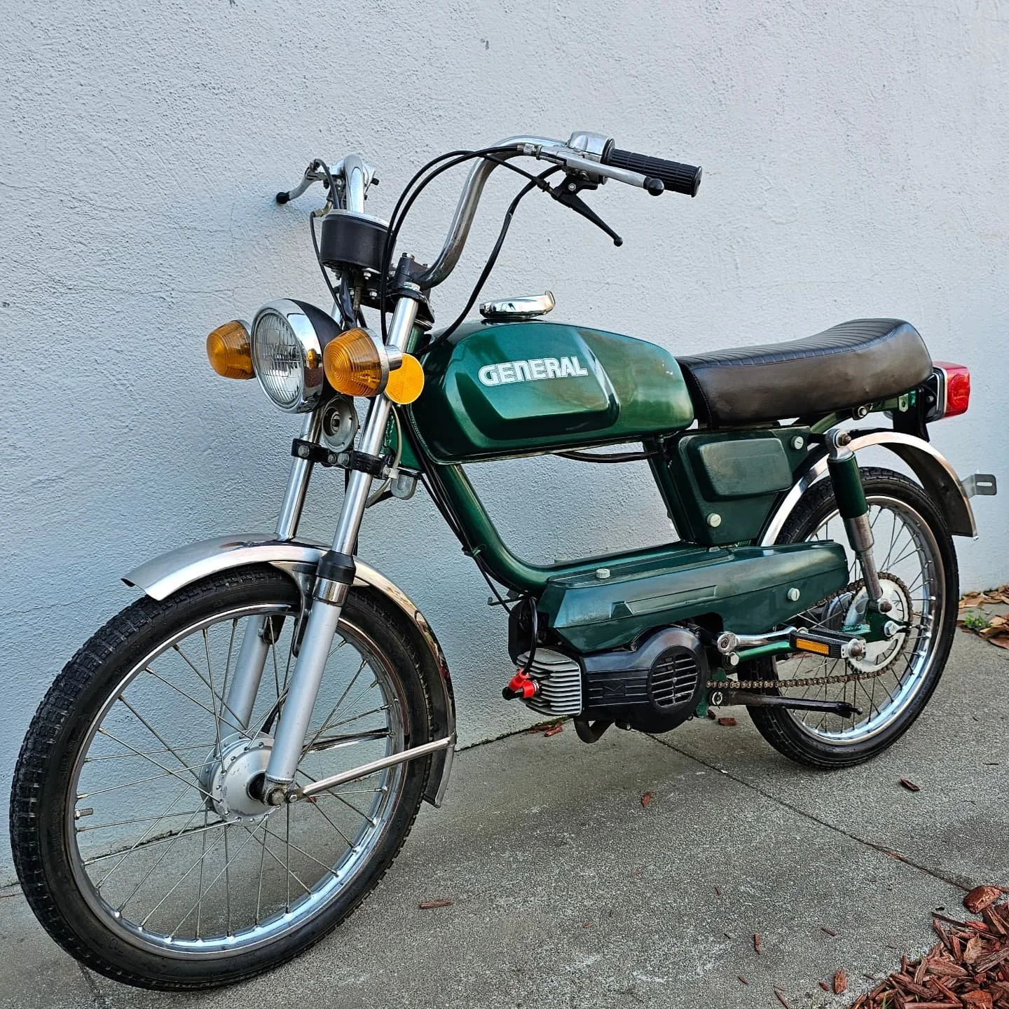 1980 General 5 Star

Sold

#mopedarmy  #twostroke #vintage #nomadmopeds #pedal #dellorto #sha #clean #moped #minarelli #v1 #green #original #stock #49cc