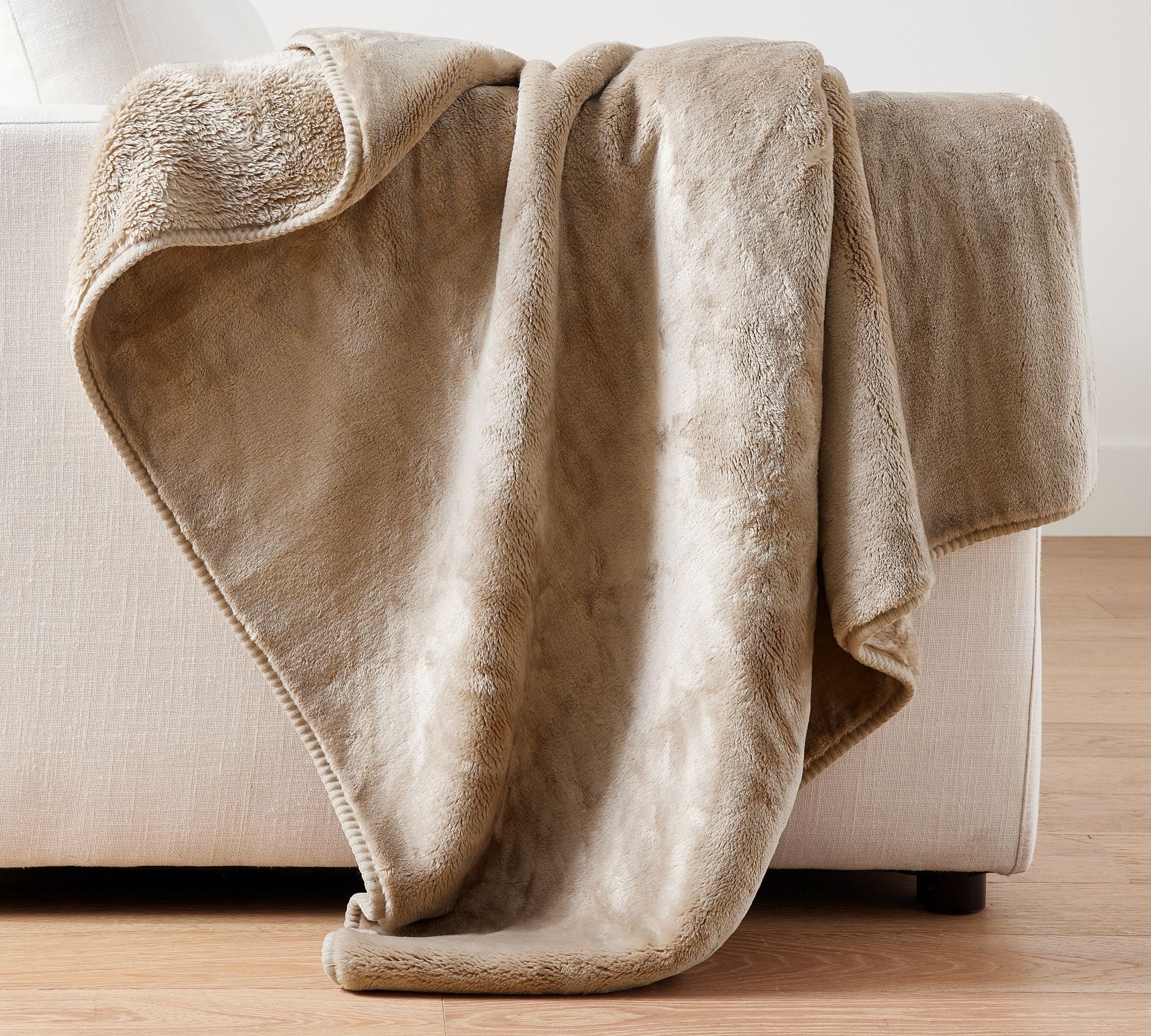 cozy-cloud-plush-throw-1-xl.jpeg