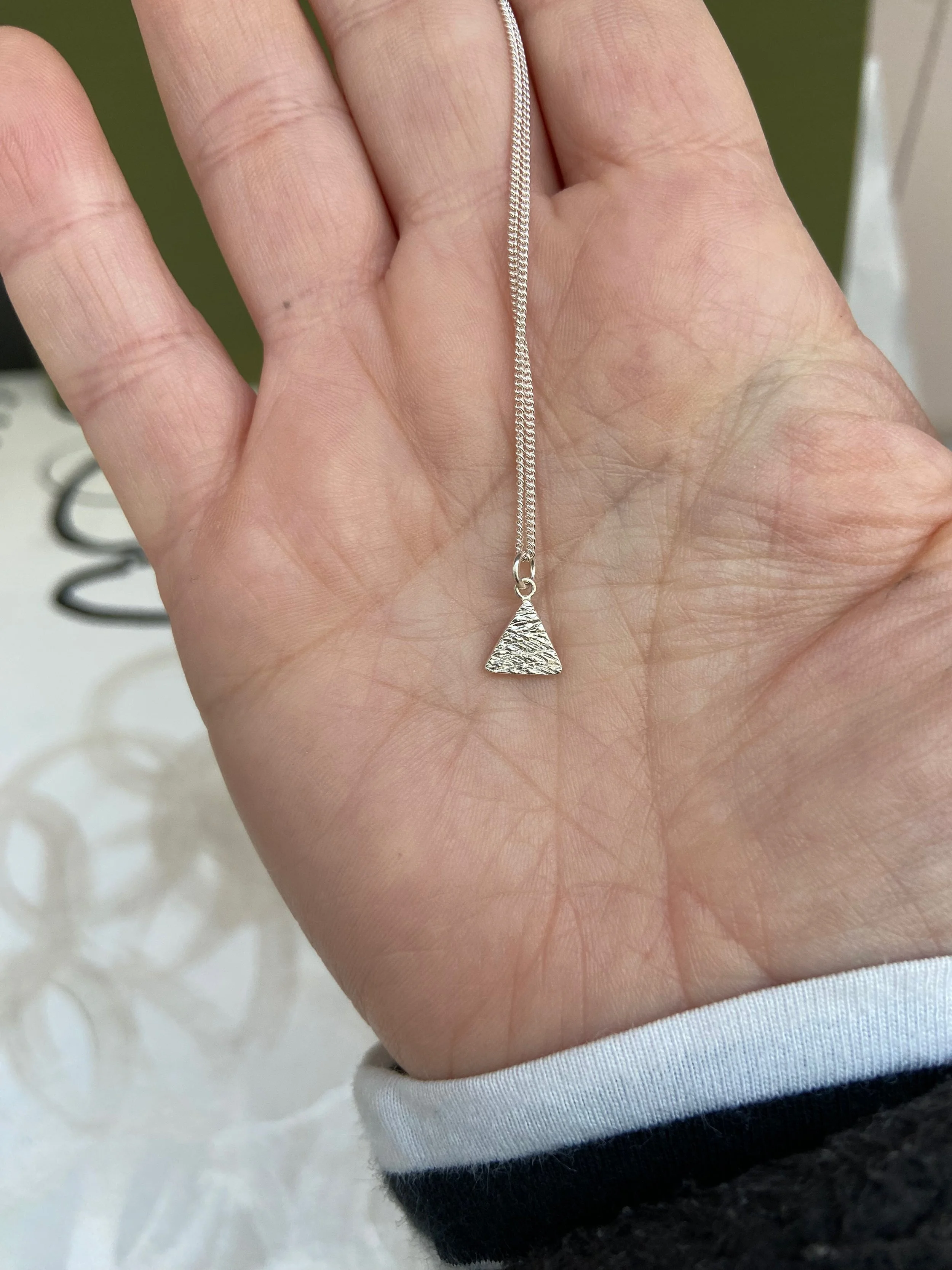 Stamped triangle pendant, Silver.