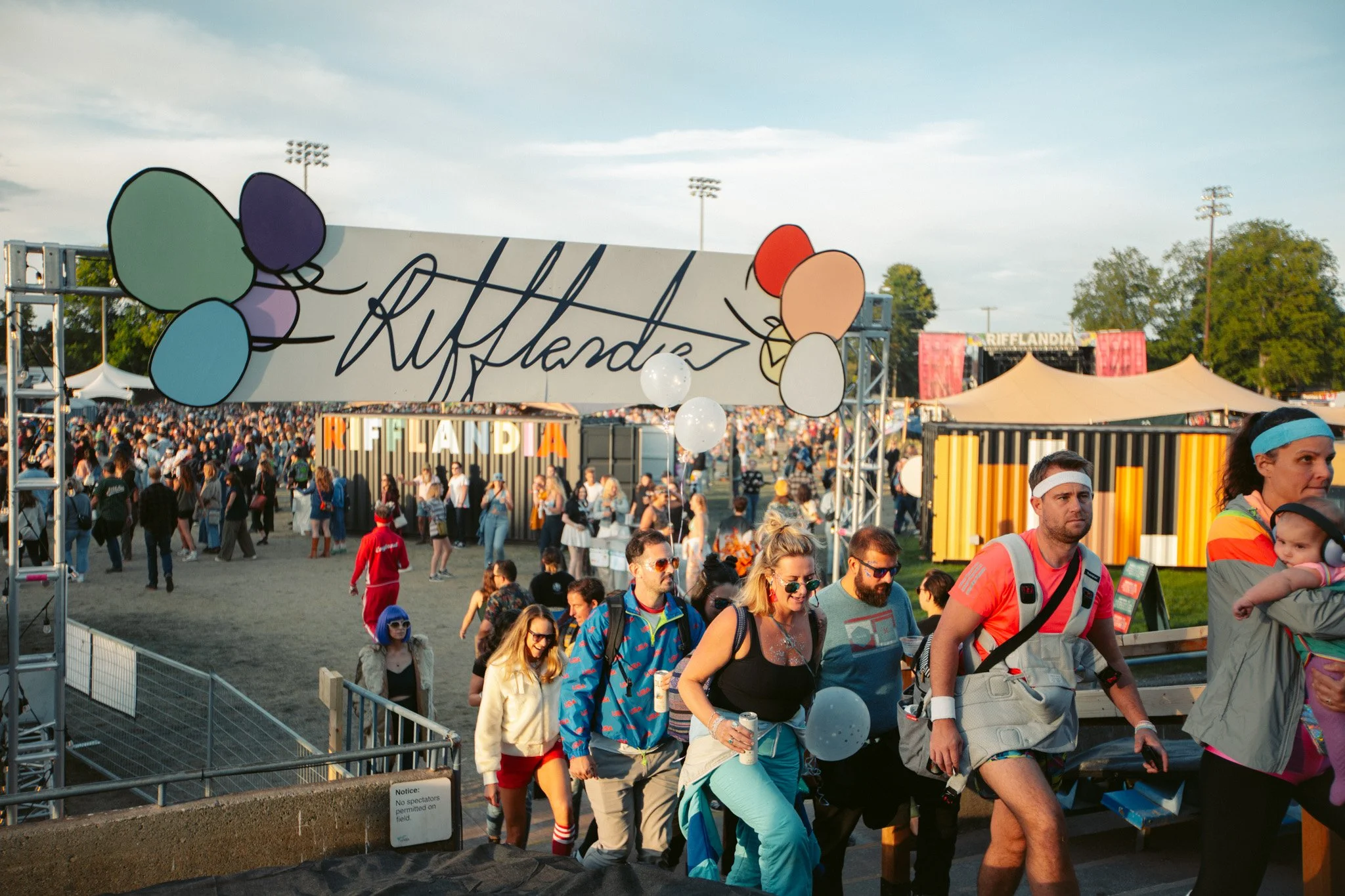 ROVING_Rifflandia22_SydneyRobertson-25.jpg