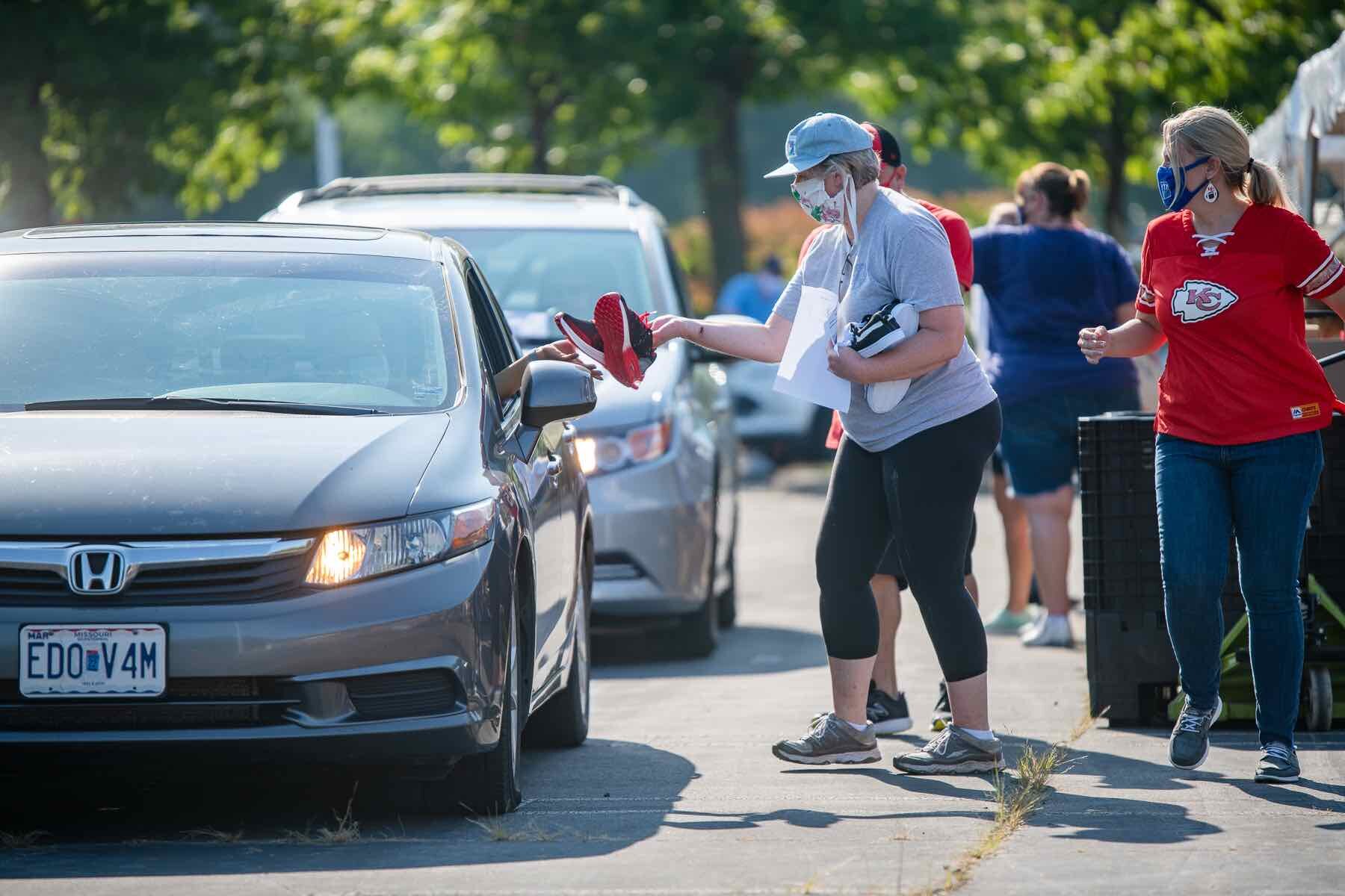 Volunteers offering practical support to a neighbor through CSL