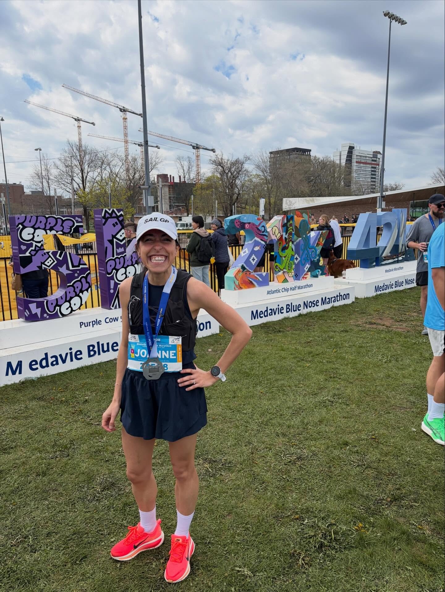 I finished my first half marathon today and I managed to hit my goal pace!🏃🏼&zwj;♀️

It was so fun to cross the finish line and be greeted by the best cheering squad (@ginalvan and @kaiellejay😘) and special shout out to @jlgomes who made sure Tedd
