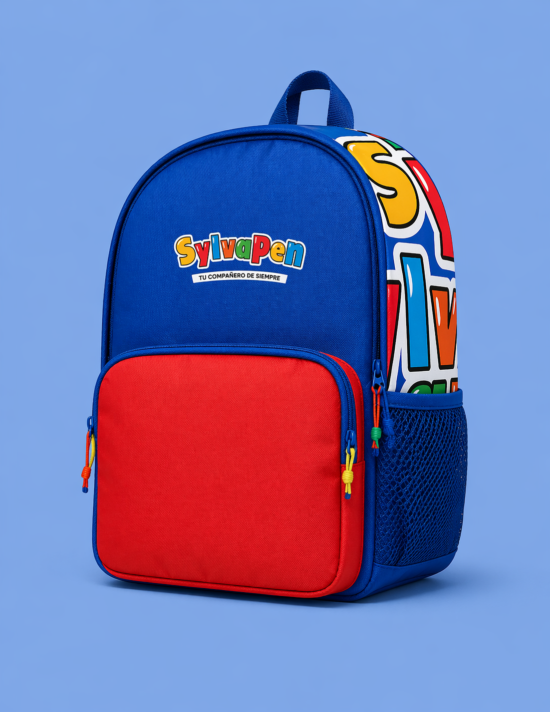 Mochila azul con compartimento frontal rojo y una etiqueta que dice 'SylvaPen' y 'Tu compañero de siempre'