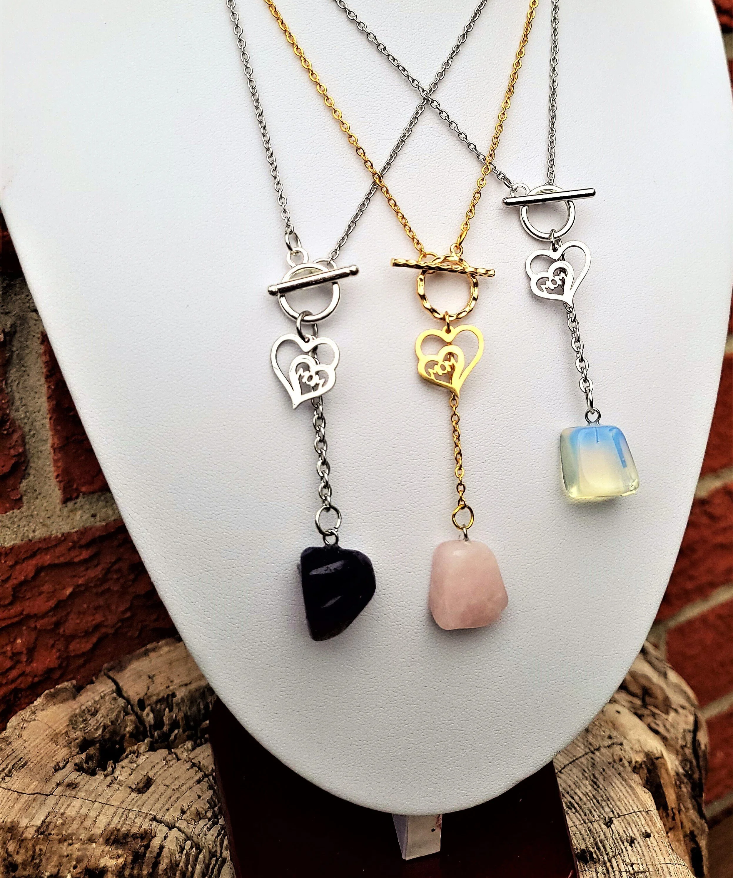 mom+necklace+brick+full+wall.jpg