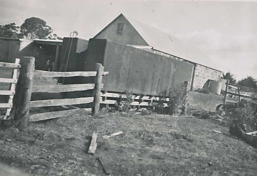 Daisy Bank Cottages (old barn) pre 1928