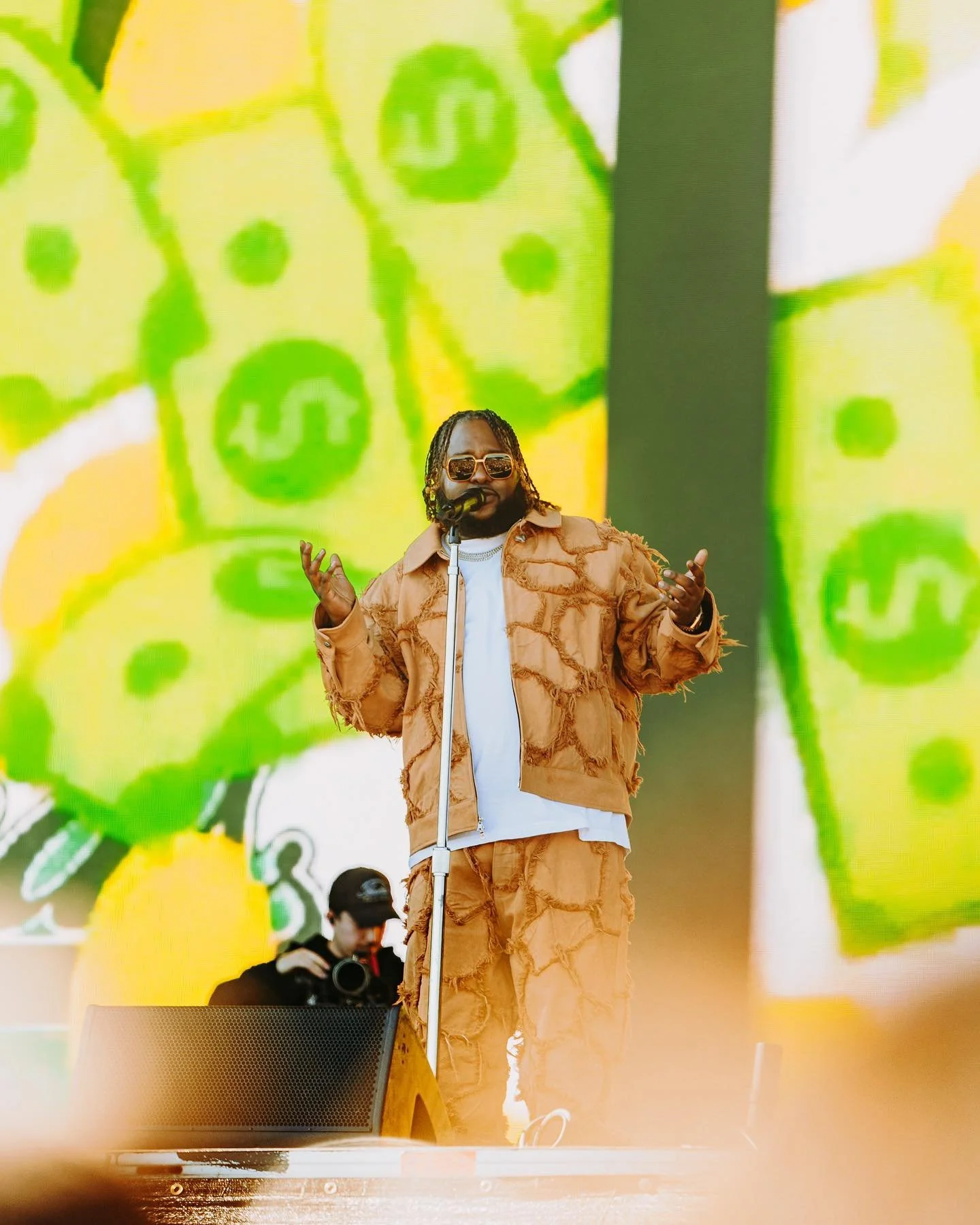 @bas at @dreamvillefest🌻

really special moment seeing bassy perform at dreamville fest given that it was my first time there. thank you @bas for the opportunity🫶🏽