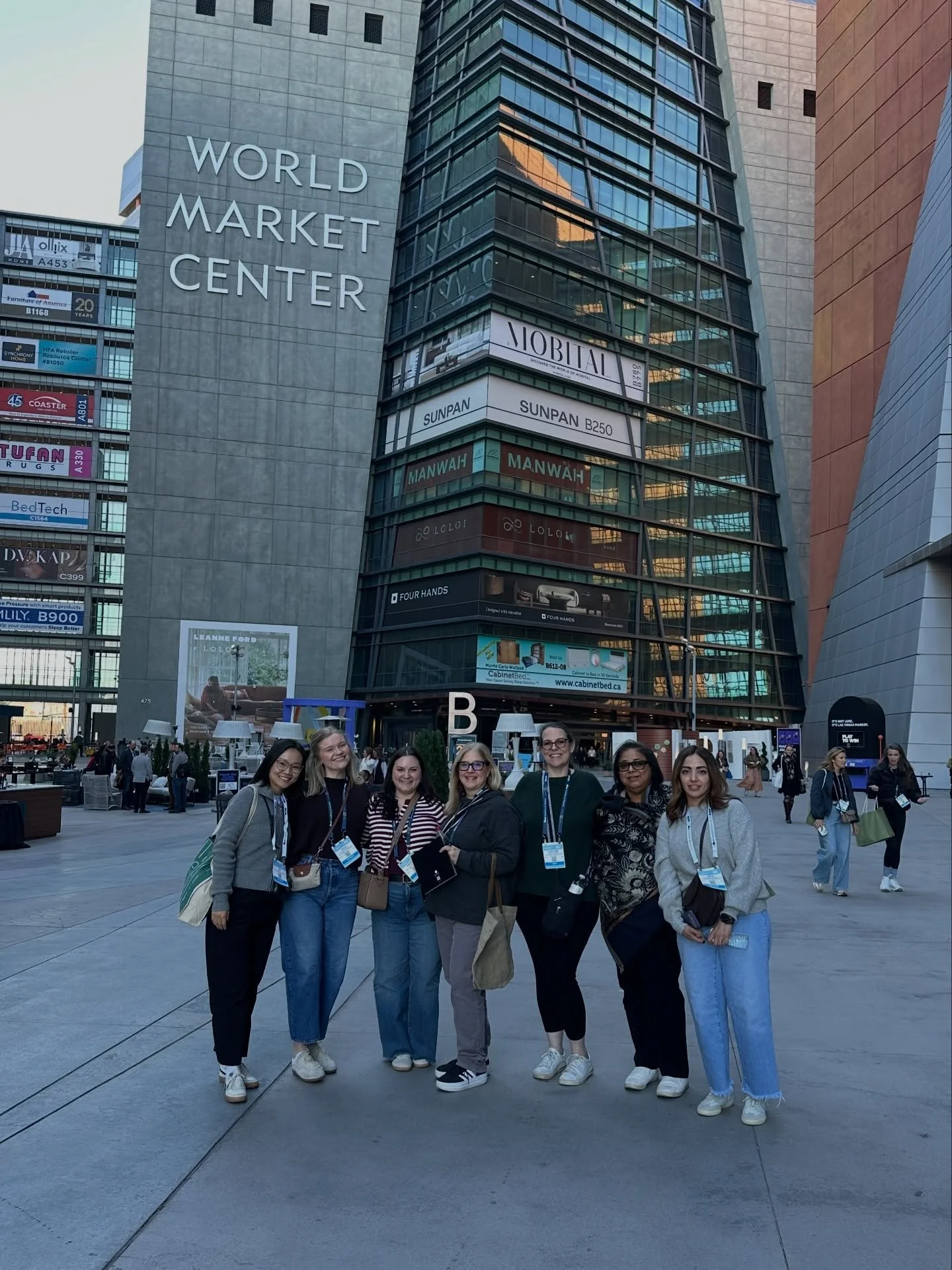 Day job, night life✨&spades;️🎲🪩🎰 Made it to Vegas for market and some team bonding! Now back to reality!