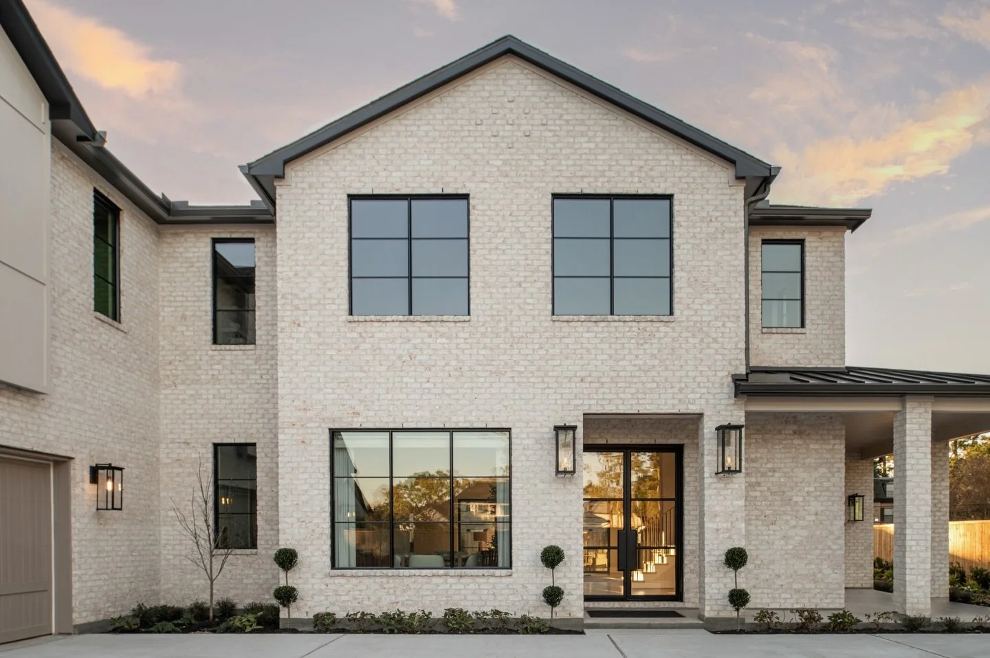 Project &ldquo;In Good Light&rdquo; is live on our website! Crafted with classic details, this new build is perfect for family moments and everyday living. Click the link in our bio to see more about this project✨