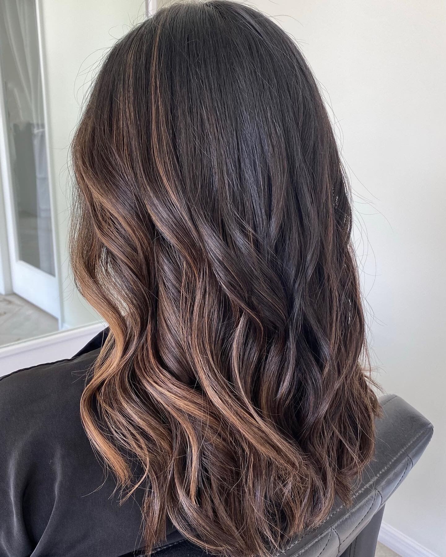 Color reset 

Color correction with balancing tones and highlight placement for low maintenance upkeep, swipe for before

#colorcorrection #colorchange #asianhighlights #asianhair